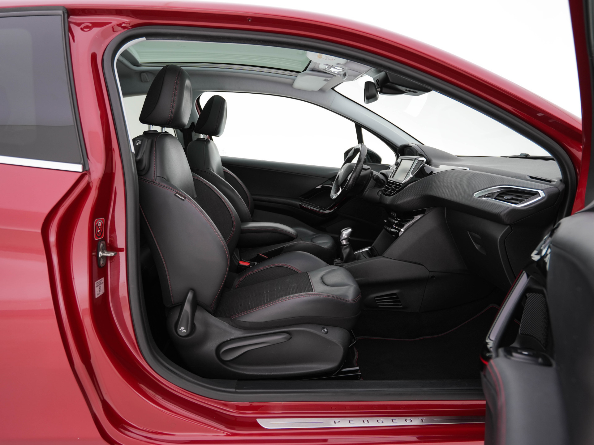 Peugeot 208 1.6 BlueHDi GT-line *PANO | LEATHER-FABRIC | JBL-AUDIO | HEATED-SPORTSEATS | NAVI-FULLMAP | CAMERA | DAB+ | PRIVACY-GLASS | TOWBAR | 17''ALU*