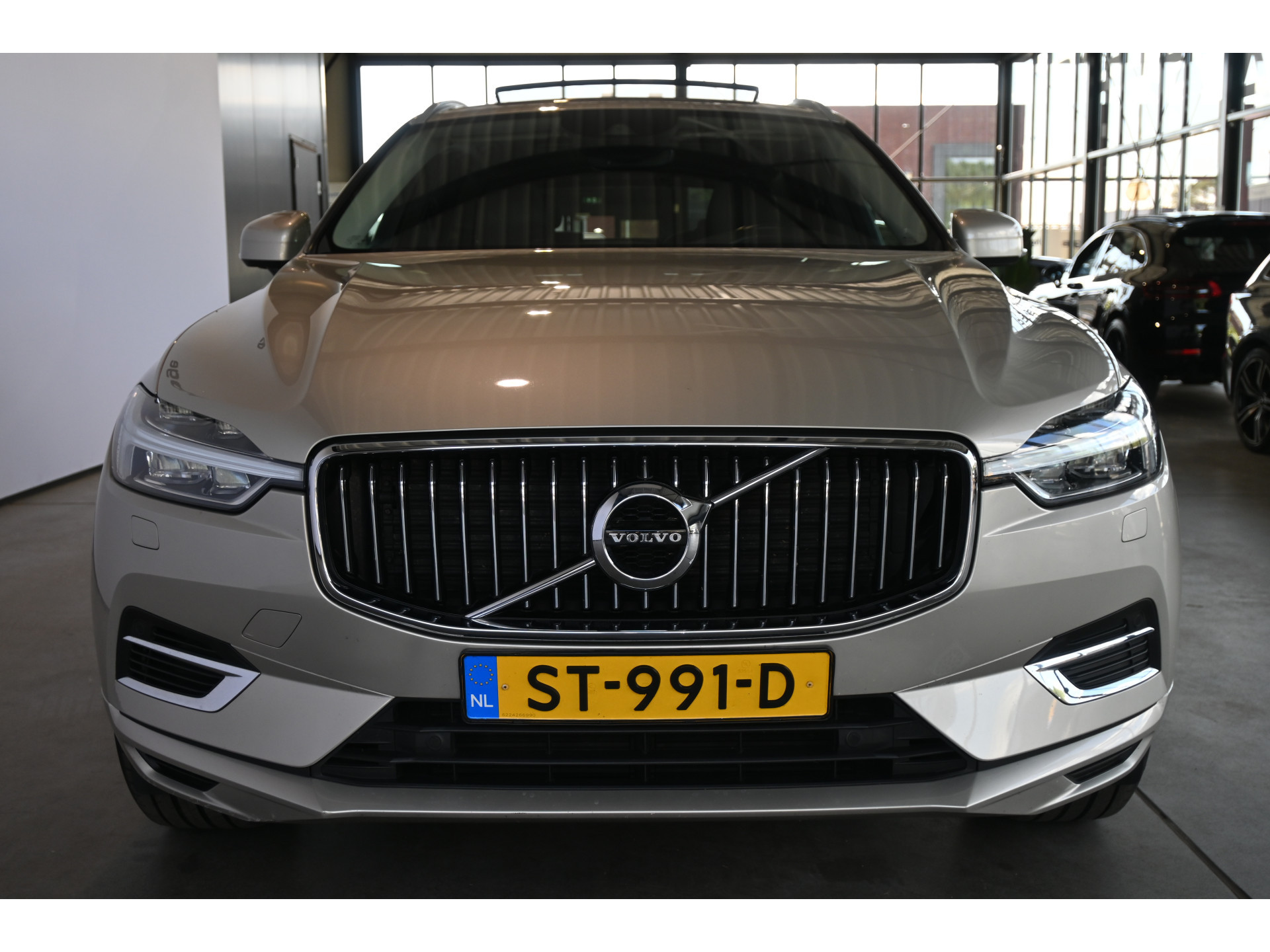 Volvo XC60 2.0 T8 Twin Engine AWD Inscription Harman/Kardon Navigatie Panoramadak Carplay Goed Onderhouden! Inruil Mogelijk!