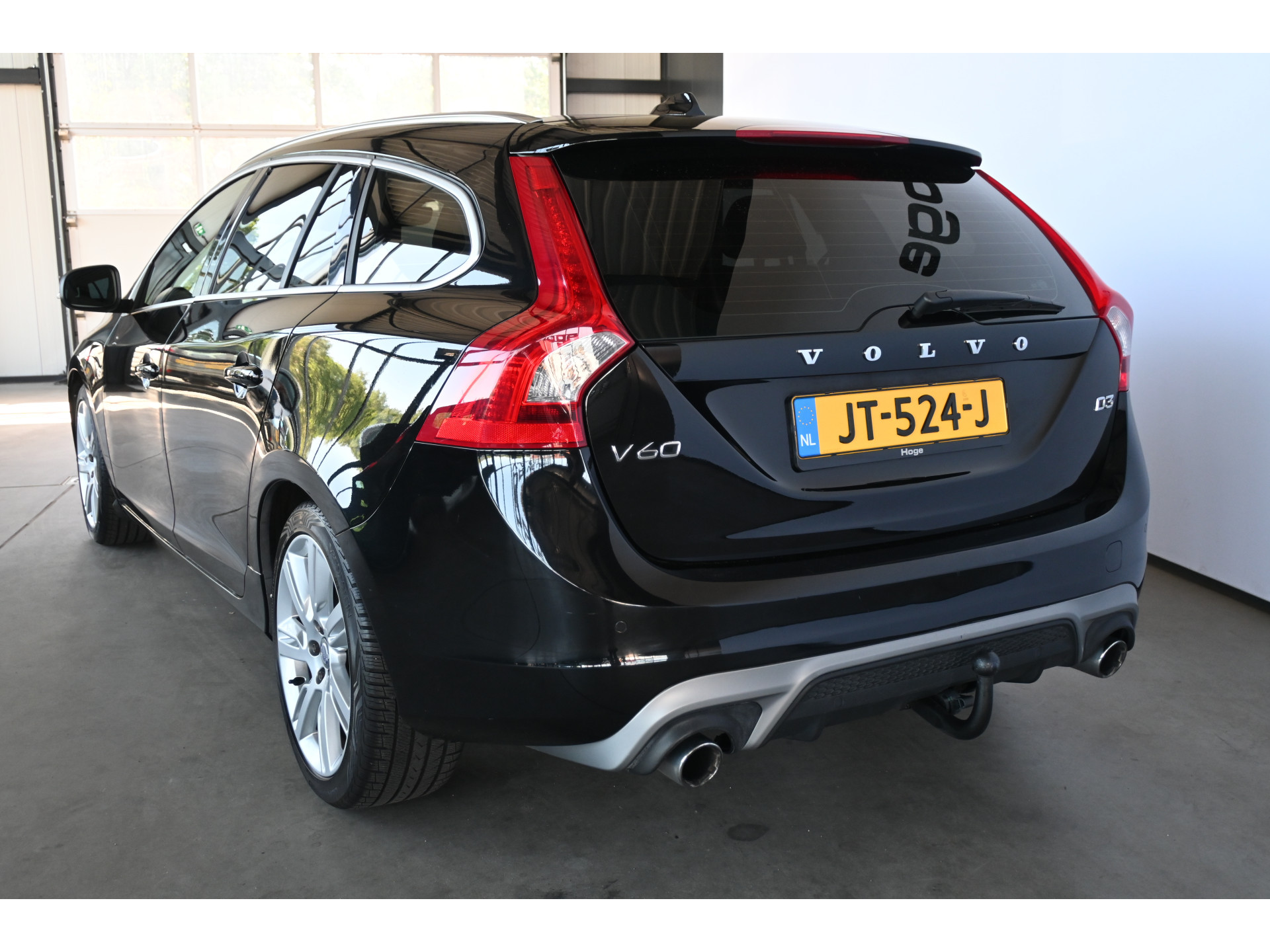 Volvo V60 2.0 D3 Nordic R-Design Automaat Clima Trekhaak Navigatie Cruise control Inruil Mogelijk!