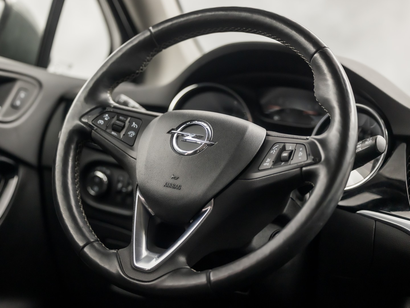 Opel Astra Sports Tourer 1.4 Turbo Innovation Sport 150Pk Automaat (APPLE CARPLAY, NAVIGATIE, CAMERA, STUUR/STOELVERWARMING, SPORTSTOELEN, ADAPTIVE CRUISE, LM VELGEN, NIEUWSTAAT)