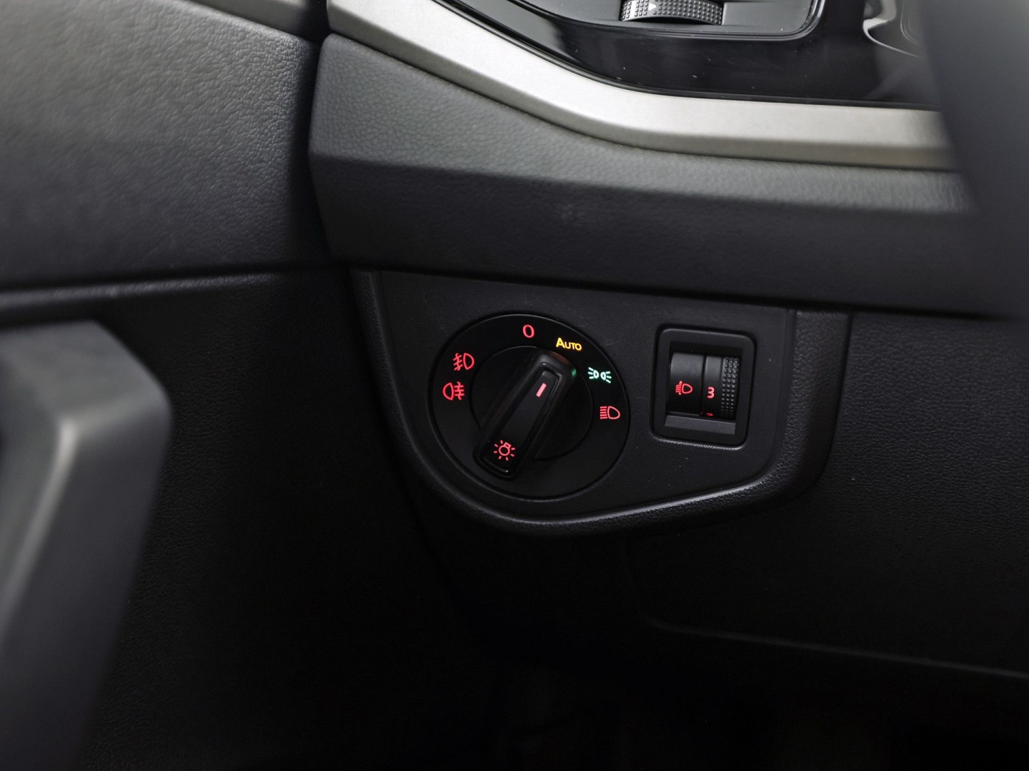 Volkswagen Polo 1.0 TSI Sportline Automaat (APPLE CARPLAY, GROOT NAVI, GETINT GLAS, ADAPTIVE CRUISE, SPORTSTOELEN, PARKEERSENSOREN, NIEUWE APK, NIEUWSTAAT)