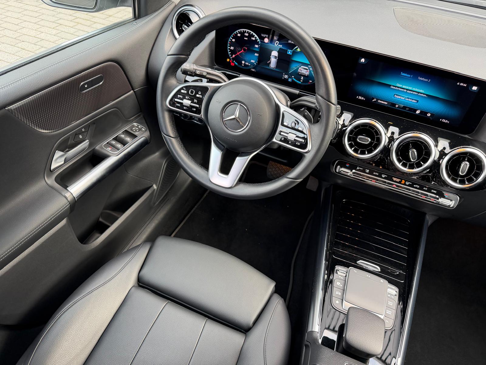 Mercedes-Benz B-klasse 180 Business Solution AMG | 1E EIGENAAR | 3/6/12MND GARANTIE | LEDER | LED | AUTOMAAT | DAB | CARPLAY | CRUISE | CLIMA | STOELVERWM. |