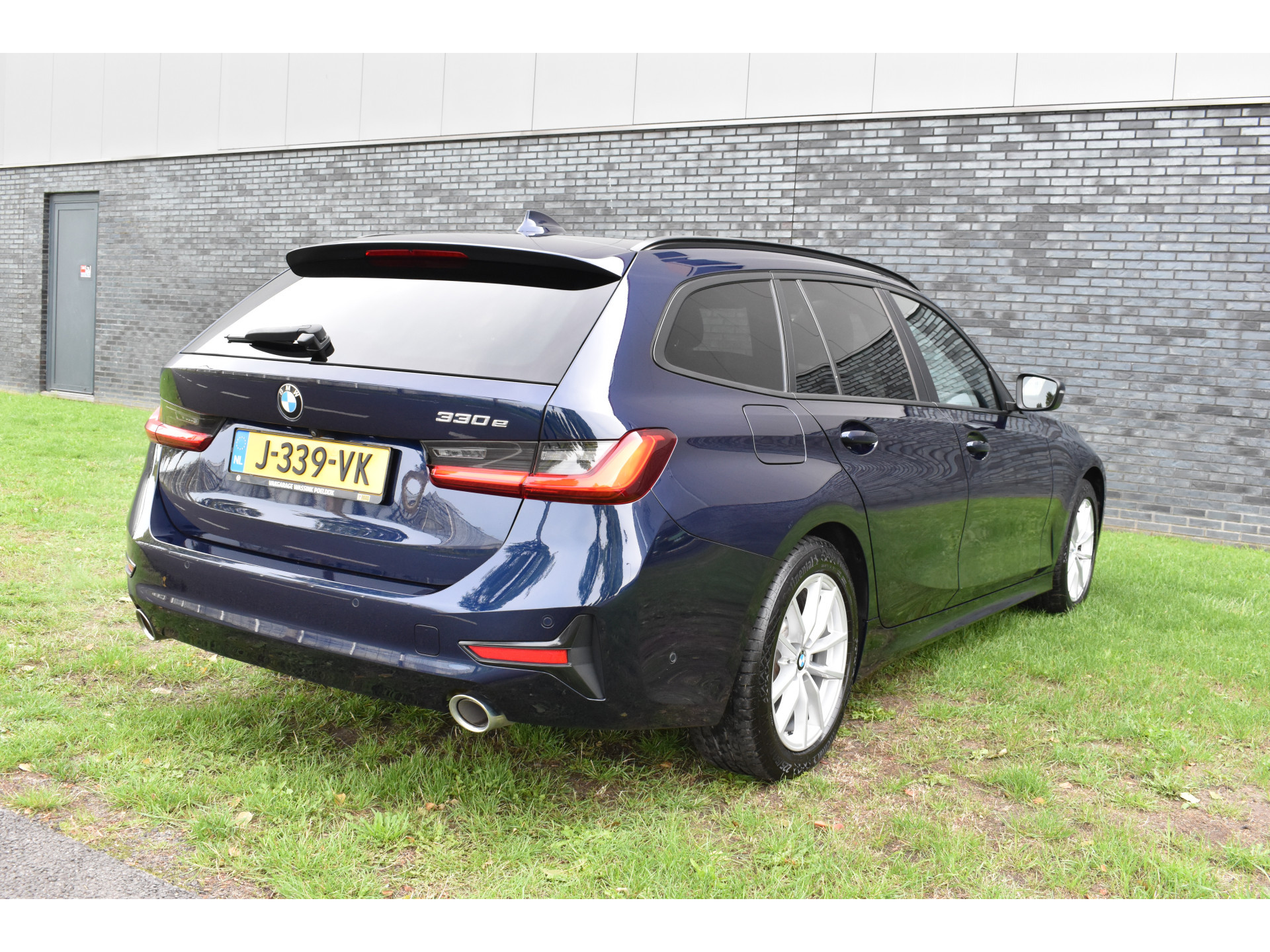 BMW 3-serie Touring 330e Business Edition Plus Plugin-hybride Pano Leder