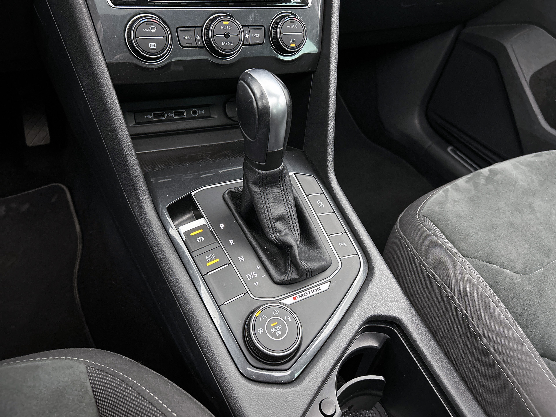 Volkswagen Tiguan 2.0 TSI 4Motion Highline Business R | PANORAMA | HEAD UP | ADAPTIVE | ELEKTR. A-KLEP | STOELVERW. | NAVI |