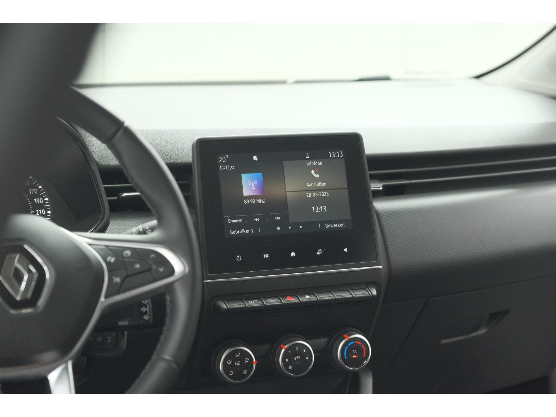 Renault Clio TCe 90 Equilibre | Parkeersensoren | Apple Carplay | Cruise Control