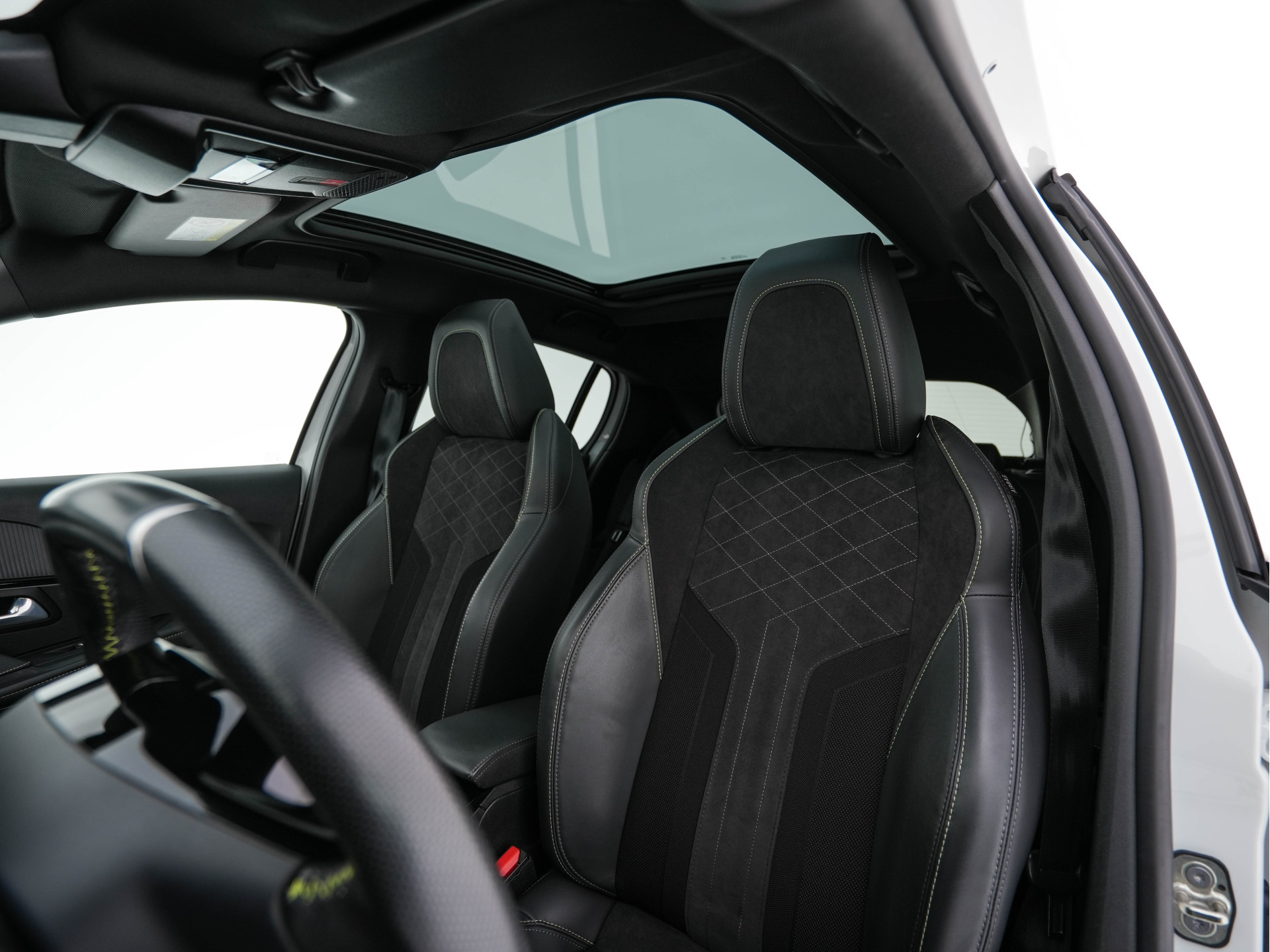 Peugeot e-208 EV GT Pack 50 kWh (3-Fase-11kW) {SOH-86%} (INCL-BTW) *HEATPUMP | PANO | FULL-LED | DIGI-COCKPIT | BLINDSPOT | CAMERA | LEATHER-ALCANTARA | AMBIENTLIGHT | NAVI-FULLMAP | LANE-ASSIST | KEYLESS | DAB | CCS-FASTLOADER | HEATED-SPORTSEATS