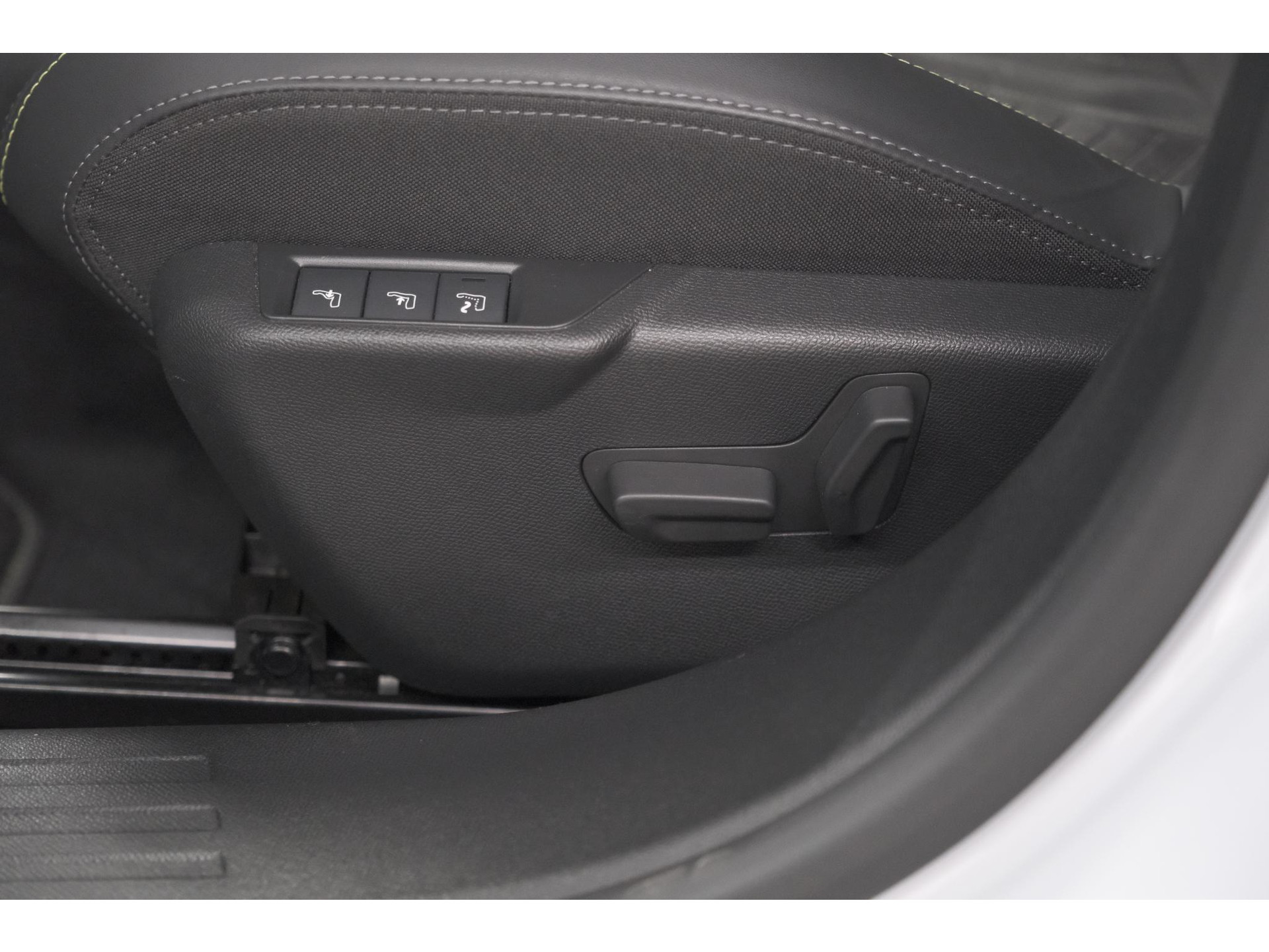 Peugeot 2008 PureTech 130 EAT8 GT | 360 Camera | Adaptieve Cruise Control | Pack Alcantara | Apple Carplay