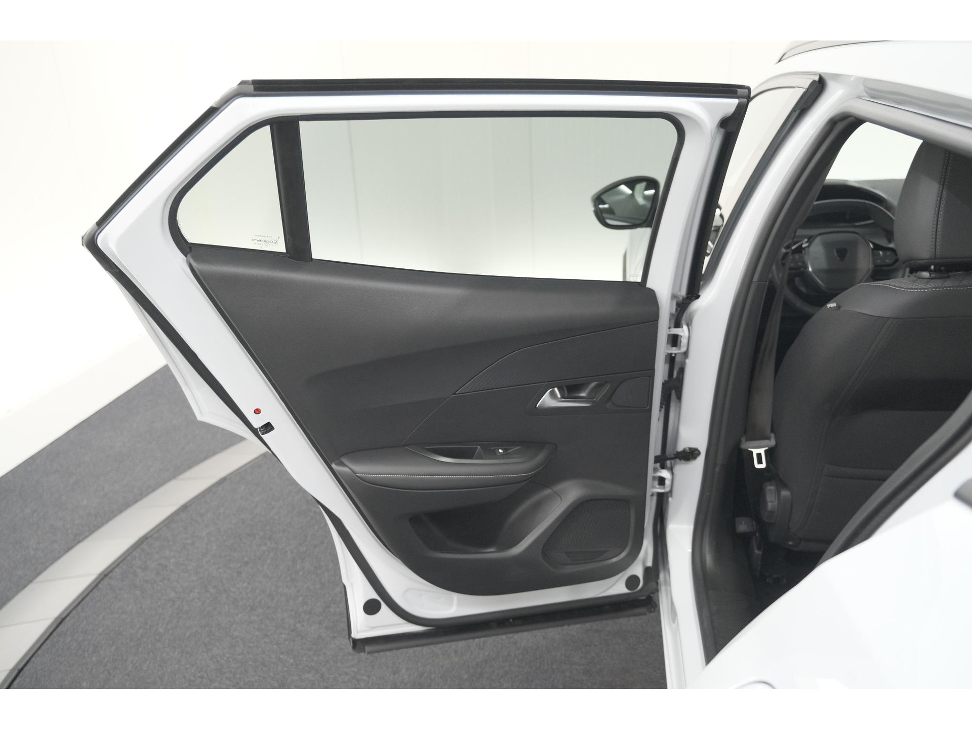 Peugeot 2008 PureTech 100 Allure | Apple Carplay | Parkeersensoren | Climate Control | Cruise Control