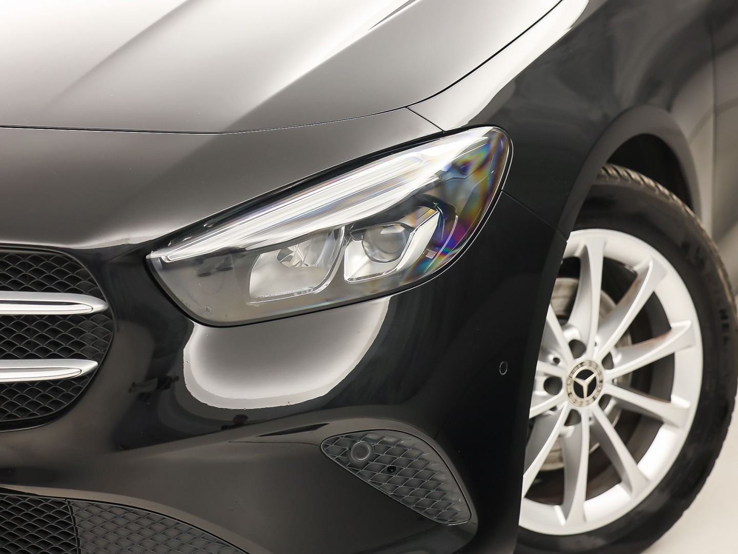 Mercedes-Benz B-Klasse 200 Business Solution Luxury 163Pk Automaat (GROOT NAVI, LEDER, CAMERA, GETINT GLAS, SPORTSTOELEN, STOELVERWARMING, TREKHAAK, NIEUWE APK, NIEUWSTAAT)