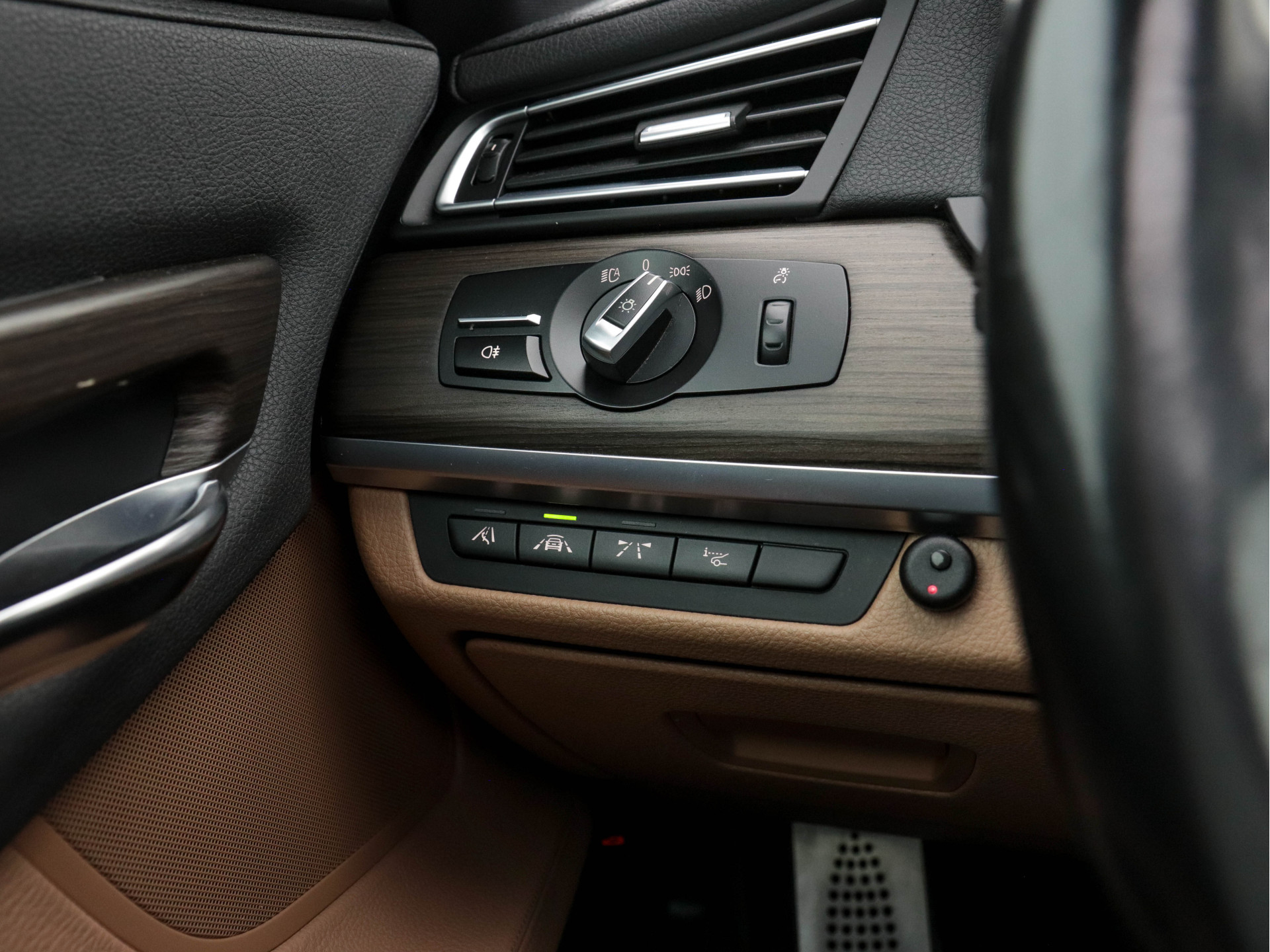 BMW 7-serie 740d xDrive M-Sport Aut. *PANO | LEATHER | FULL-LED | SURROUND-VIEW | NAVI-FULLMAP | SOFT-CLOSE | HEAD-UP | HARMAN/KARDON-AUDIO | KEYLESS | CRUISE | HEATED-SPORTSEATS | LANE-ASSIST | MEMORY-PACK | TOWBAR