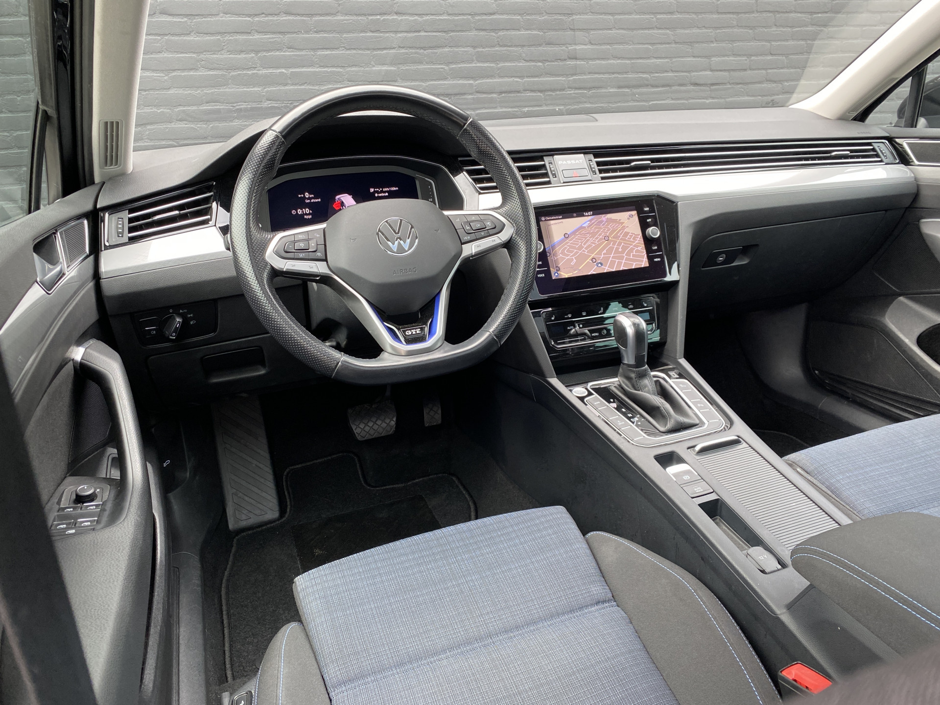 Volkswagen Passat Variant 1.4 TSI PHEV GTE Business | 1e eigenaar | navigatie | trekhaak | panoramadak | virtual cockpit | camera | BTW