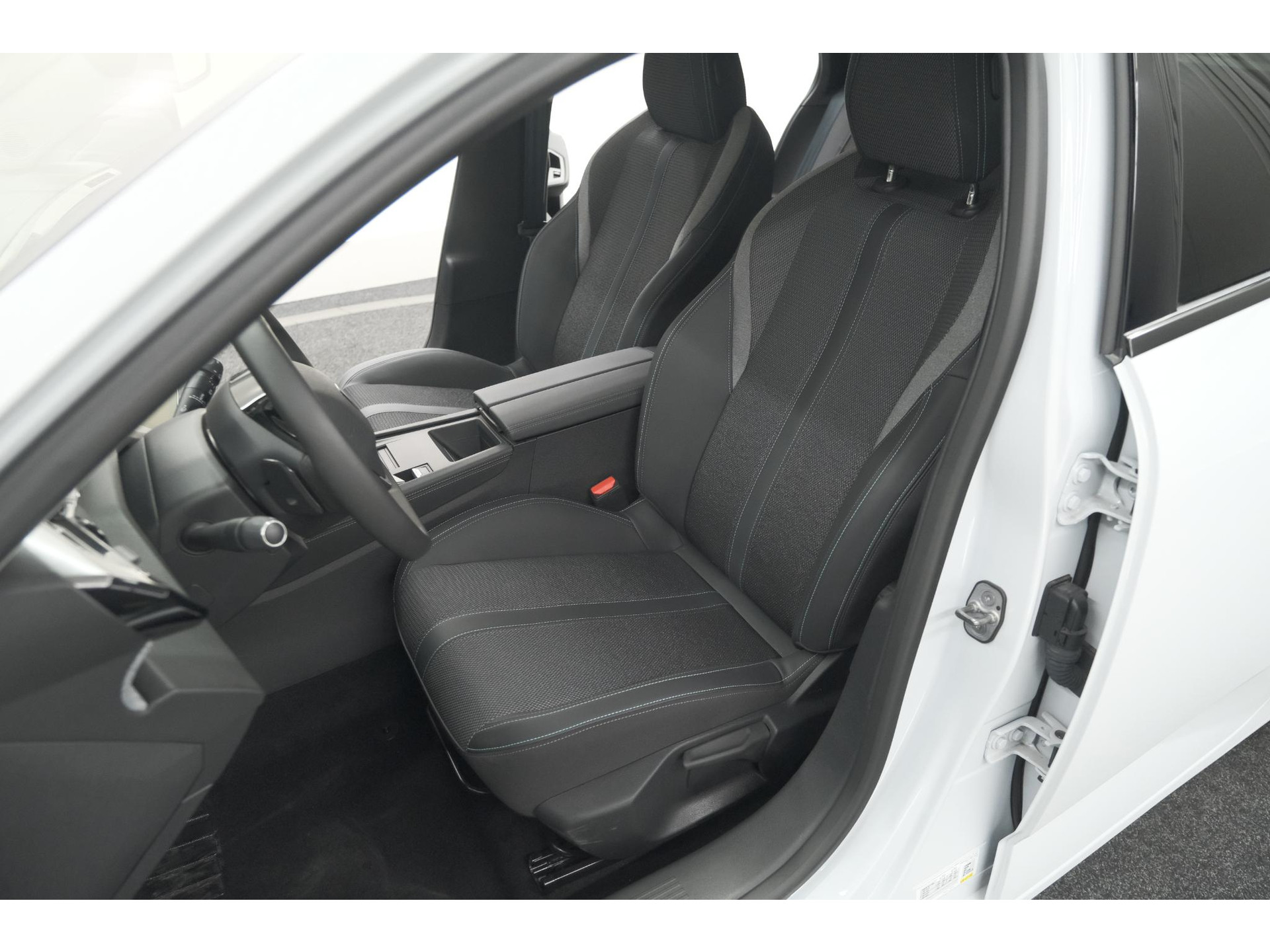 Peugeot 308 SW 1.6 Plug-in Hybrid 180 Allure | Perfecte Staat | 360 Camera | Adaptieve Cruise Control | Navigatie | Apple Carplay
