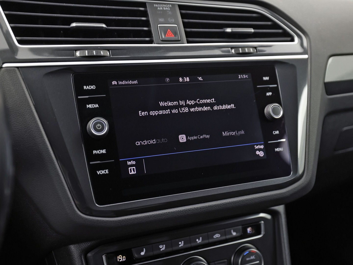 Volkswagen Tiguan 1.4 TSI 4Motion R-Line Sport 150Pk Automaat (VIRTUAL COCKPIT, APPLE CARPLAY, MODE KNOP, GROOT NAVI, ALCANTARA, STOELVERWARMING, SPORTSTOELEN, GETINT GLAS, ADAPTIVE CRUISE, NIEUWSTAAT)
