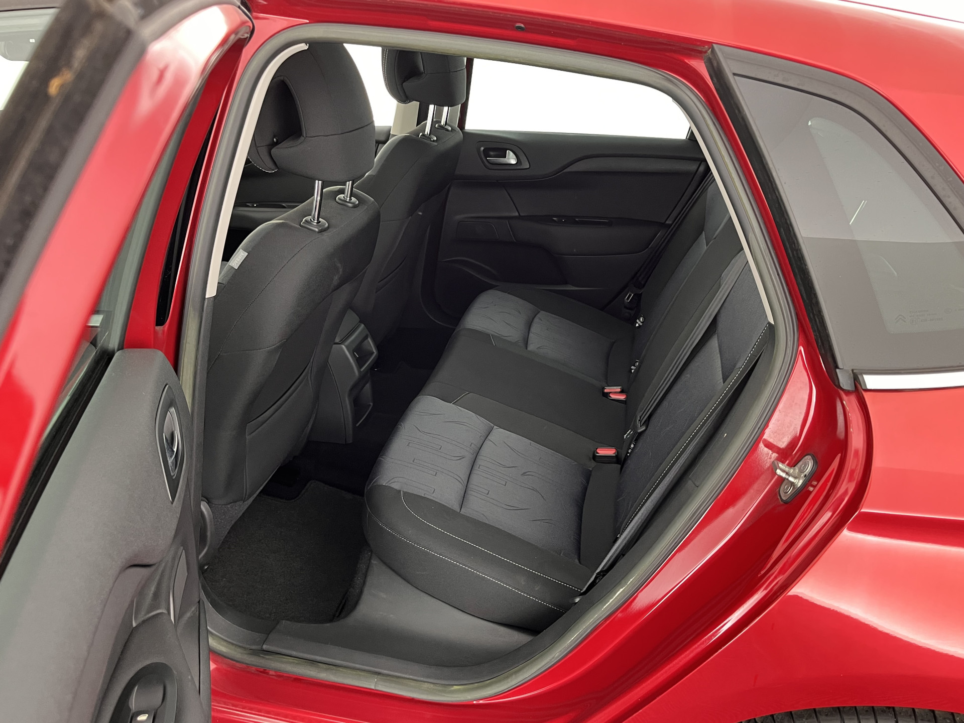 Citroën C4 1.6 e-HDi Ligne Business *PANO | NAVI-FULLMAP | COMFORT-SEATS | ECC | PDC | CRUISE | TOWBAR | 16"ALU*