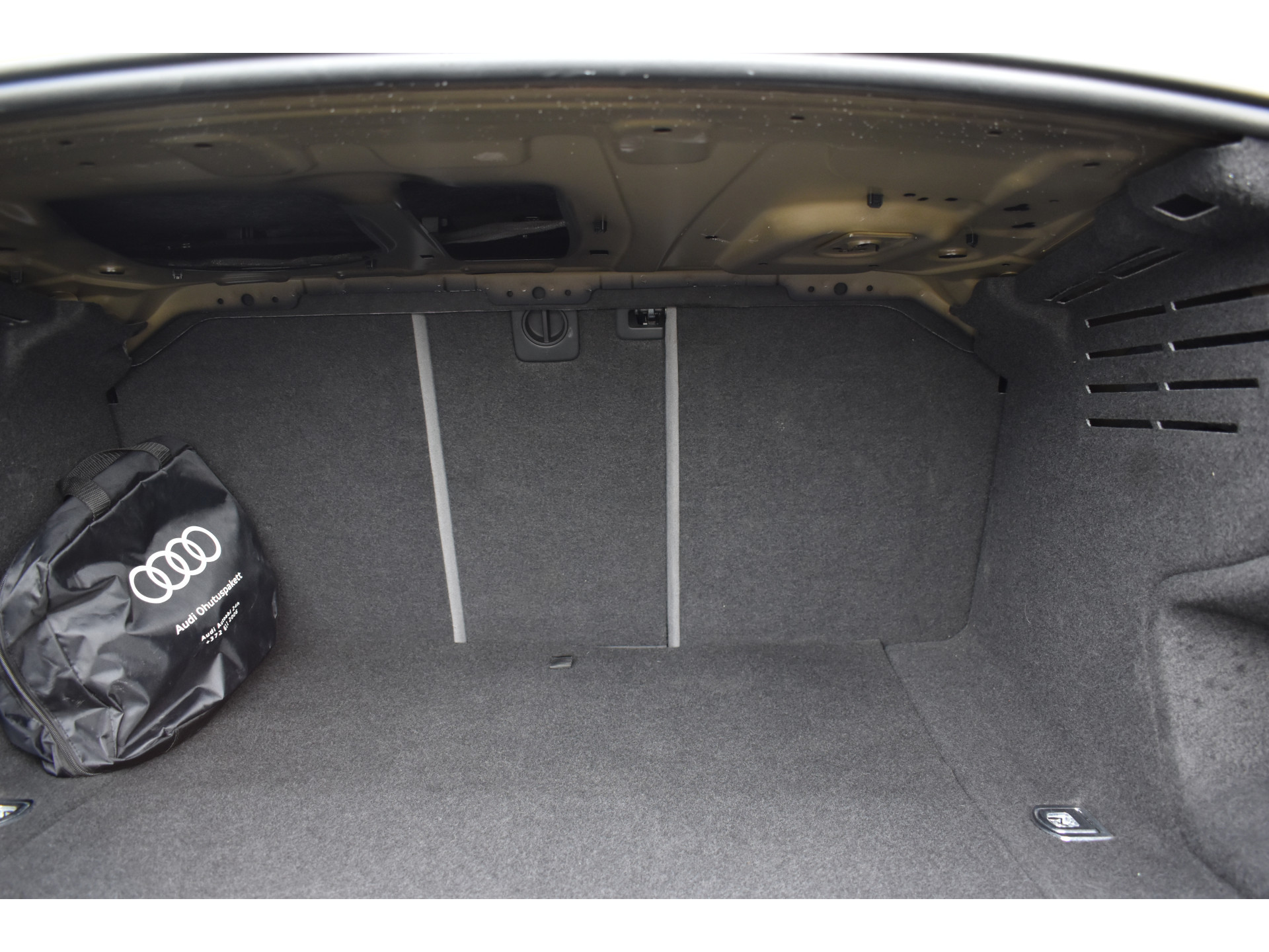 Audi A4 Limousine 35 TFSI S-line 2.0 Mild Hybrid S-line black-line Automaat Leder interieur