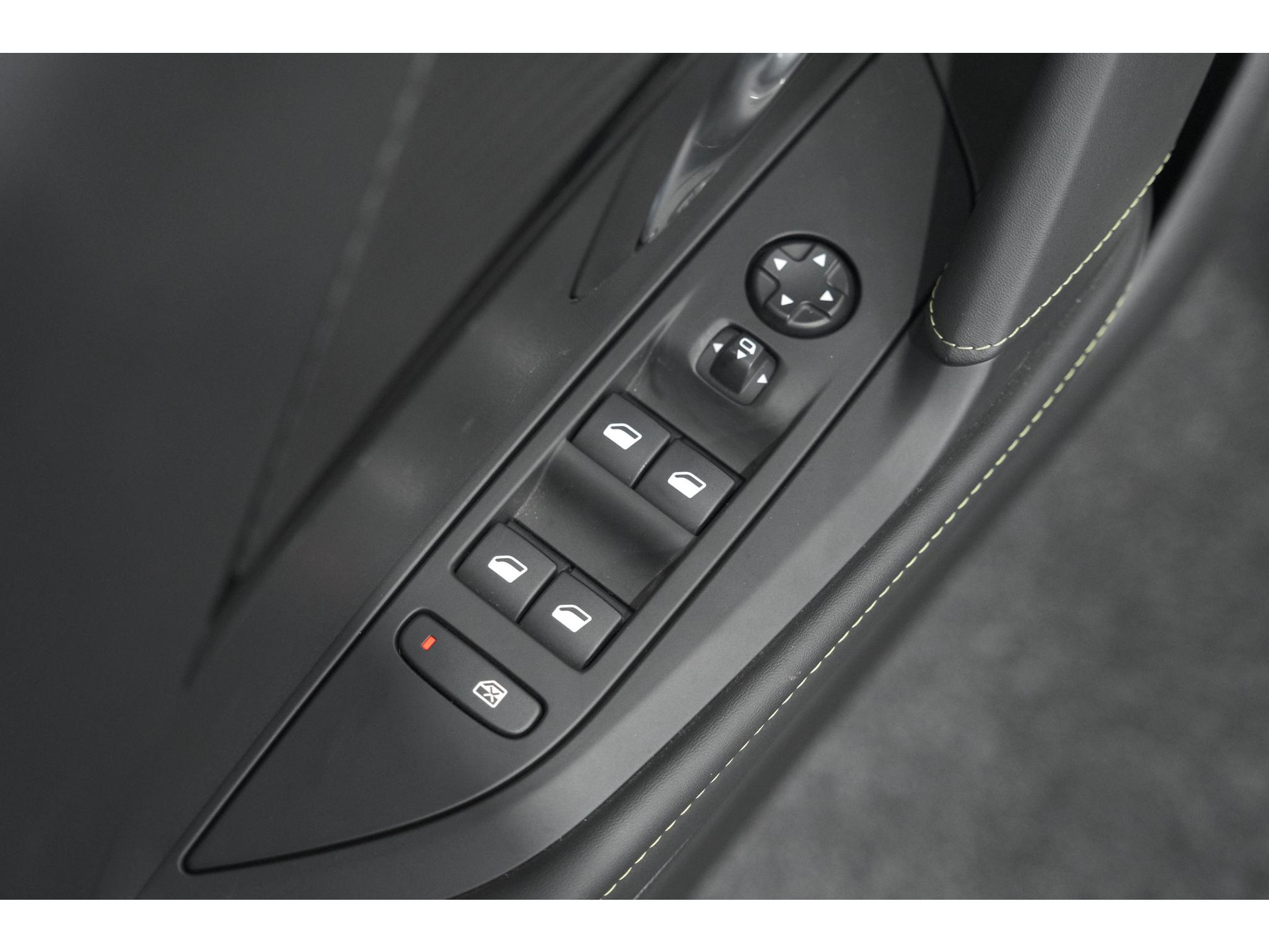 Peugeot 208 PureTech 100 GT | Camera | Adaptieve Cruise Control | Navigatie | Apple Carplay
