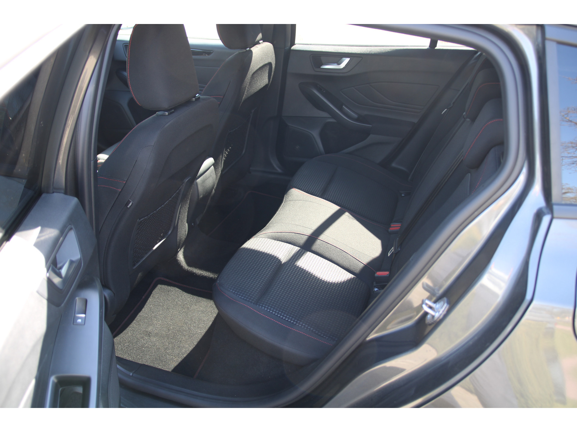 Ford Focus Wagon 1.0 EcoBoost 155 PK AUT. Hybrid ST Line X TREKHAAK AFNEEMBAAR | WINTERPACK | HEAD-UP