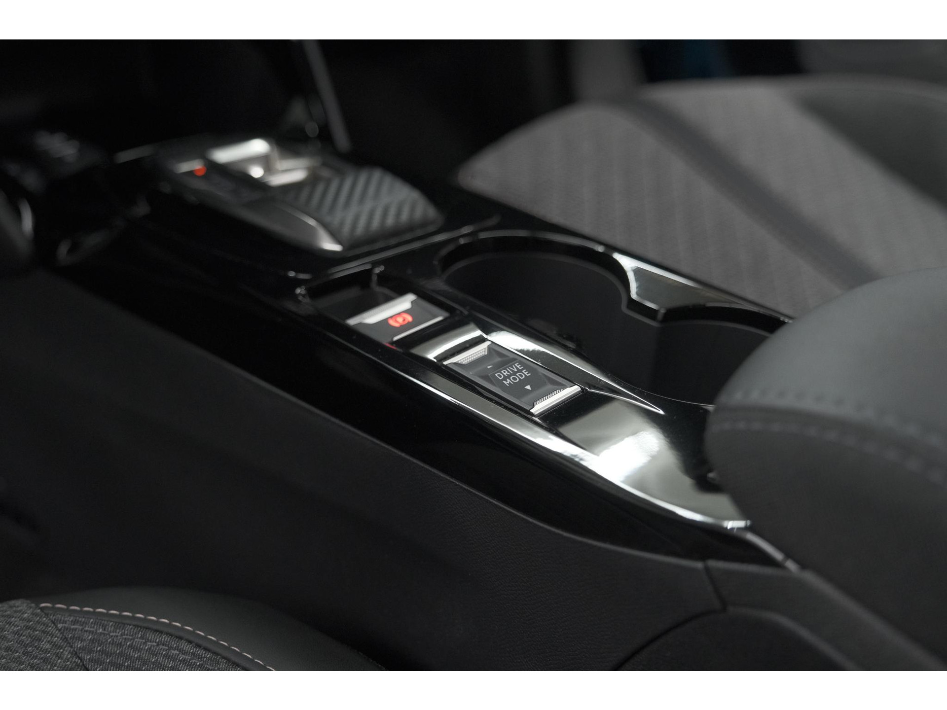 Peugeot 2008 1.2 Hybrid 145 Allure | 360 Camera | Adaptieve Cruise Control | Dodehoekdetectie