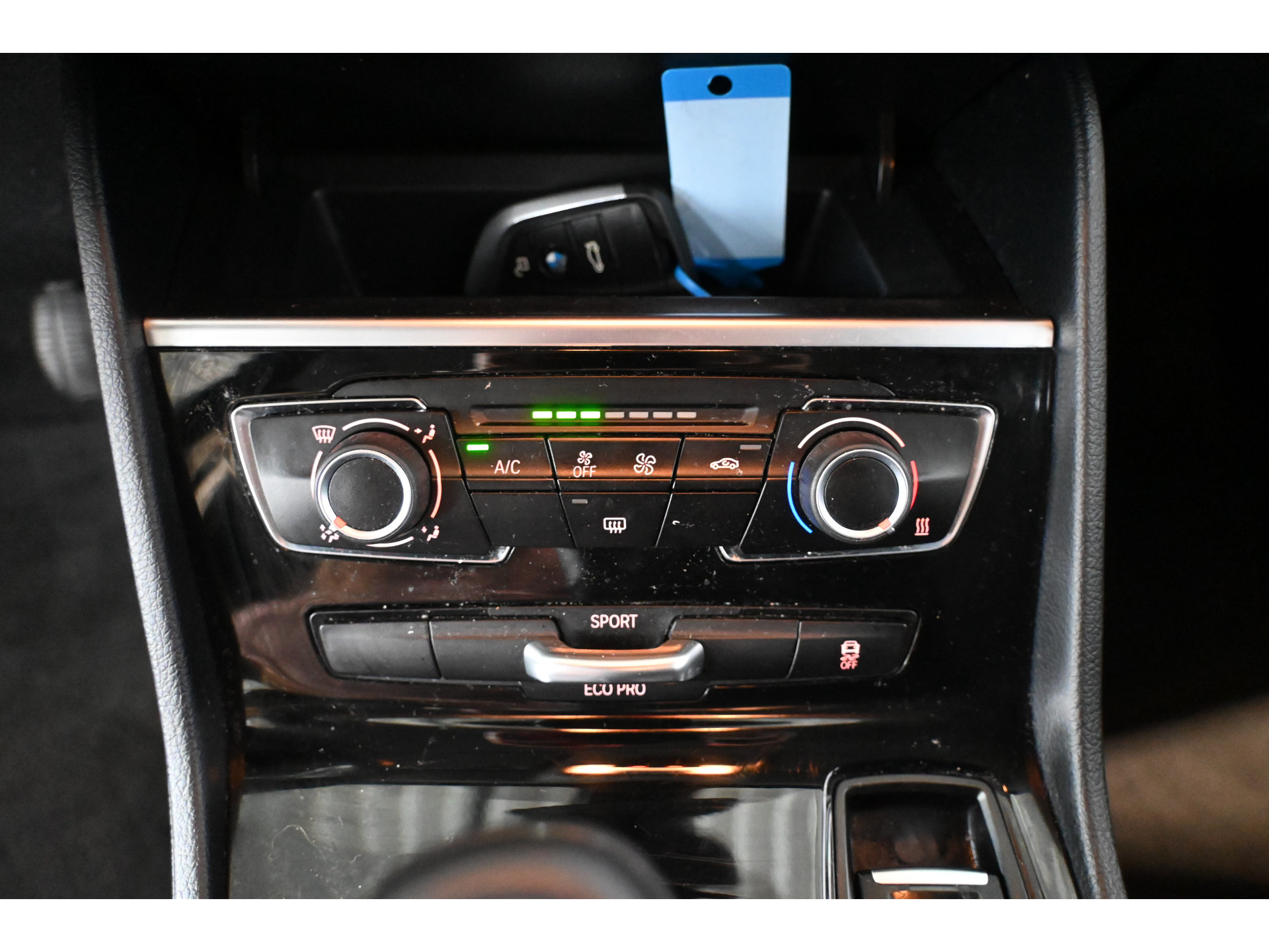 BMW 2-serie Active Tourer 218i Airco Trekhaak LED Lichtmetaal Rijklaarprijs Inruil Mogelijk!