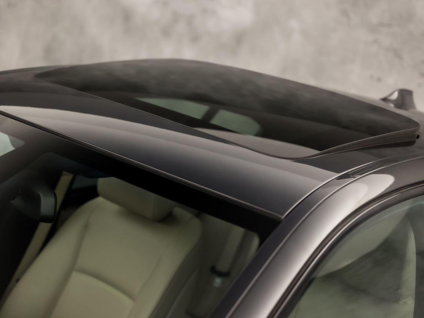BMW 5 Serie 528i High Executive 245Pk Automaat (SCHUIFDAK, GROOT NAVI, LEDER, GETINT GLAS, ELEK SPORTSTOELEN, ZWART HEMEL, STOELVERWARMING, PARKEERSENSOREN, XENON, NIEUWSTAAT)