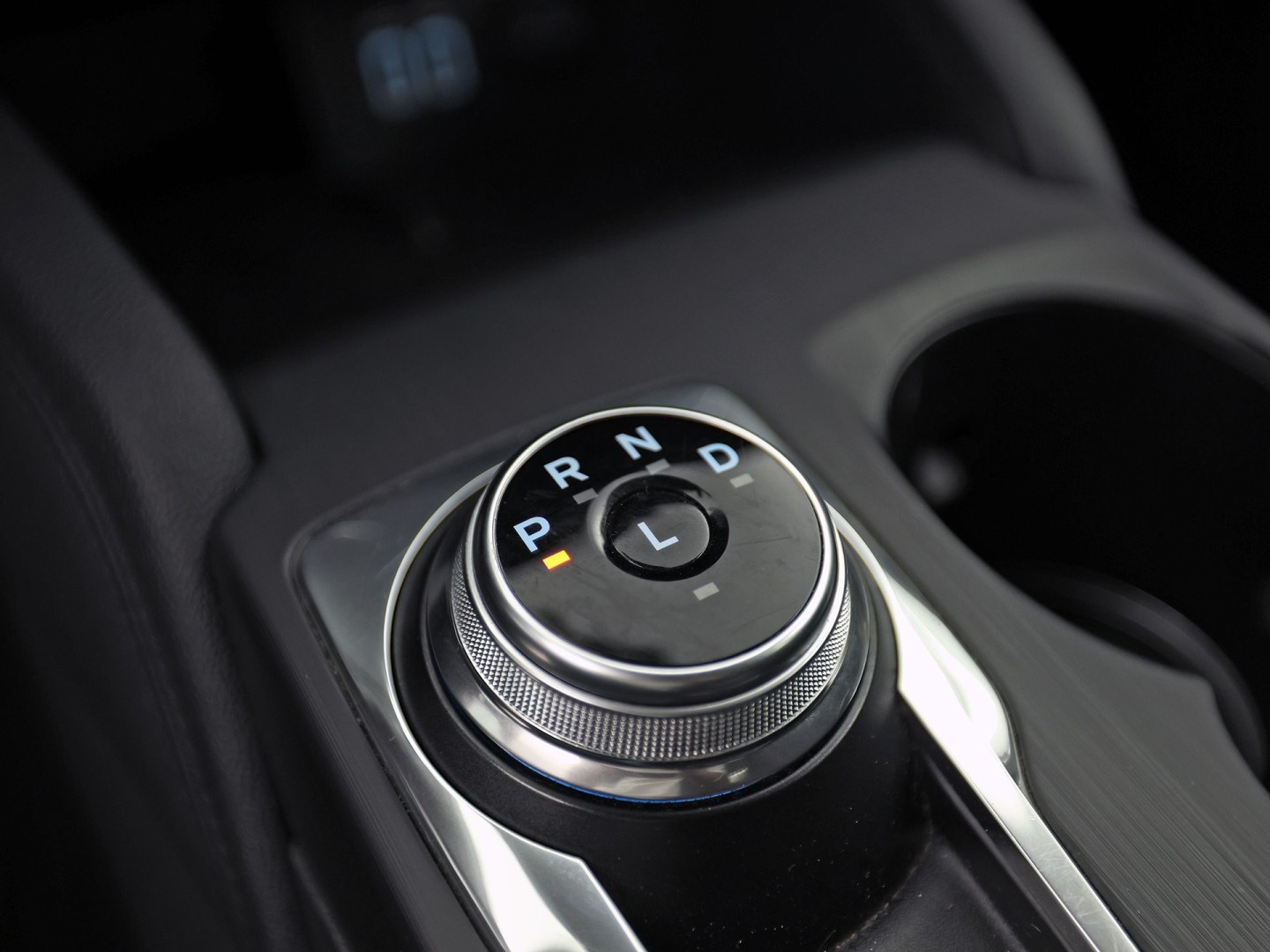 Ford Kuga 2.5 PHEV Titanium 225Pk Automaat (VIRTUAL COCKPIT, APPLE CARPLAY, GROOT NAVI, CAMERA, SPORTSTOELEN, KEYLESS, GETINT GLAS, LANE ASSIST, NIEUWSTAAT)