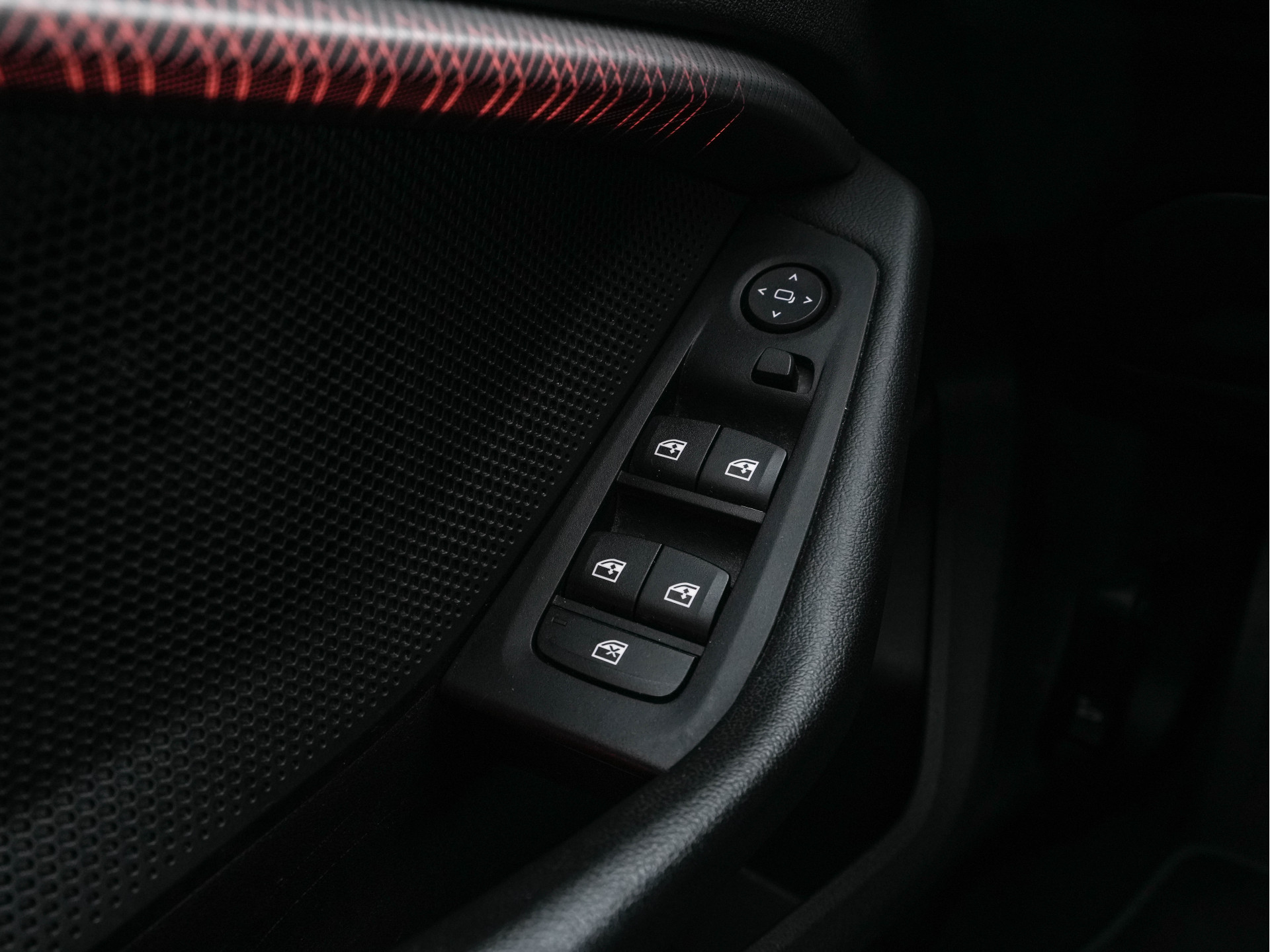 BMW 1-serie 116d Executive Edition Sport-Line (INCL-BTW) *DIGI-COCKPIT | FULL-LED | NAVI-FULLMAP | LEATHER-MICROFIBRE | AMBIENT-LIGHT | CARPLAY | CRUISE | KEYLESS | HEATED-SPORTSEATS | PRIVACY-GLASS | DAB | ECC | PDC | 17"ALU*