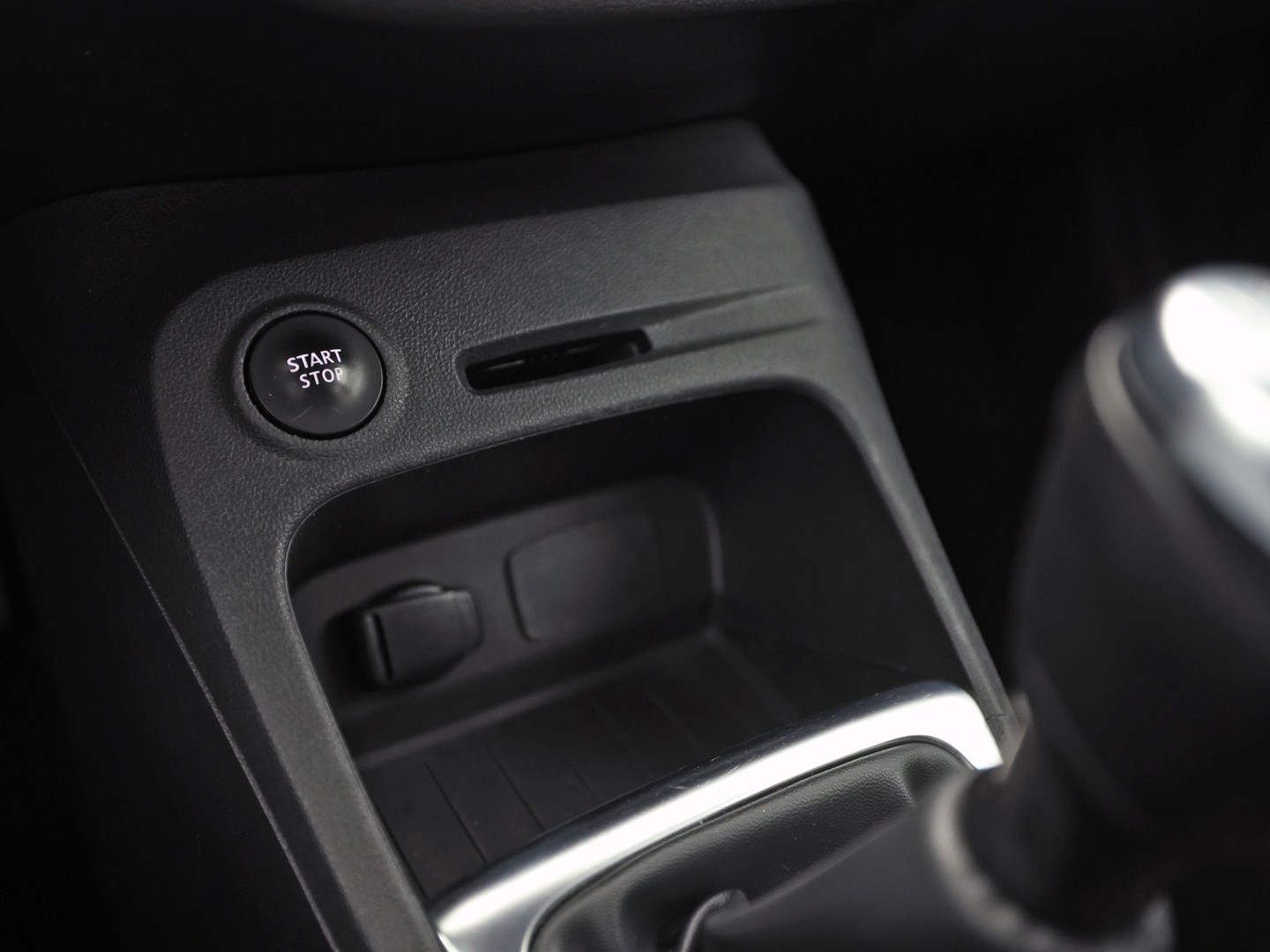 Renault Captur 0.9 TCe Sport (NAVIGATIE, CAMERA, CRUISE, SPORTSTOELEN, GETINT GLAS, LM VELGEN, NIEUWSTAAT)