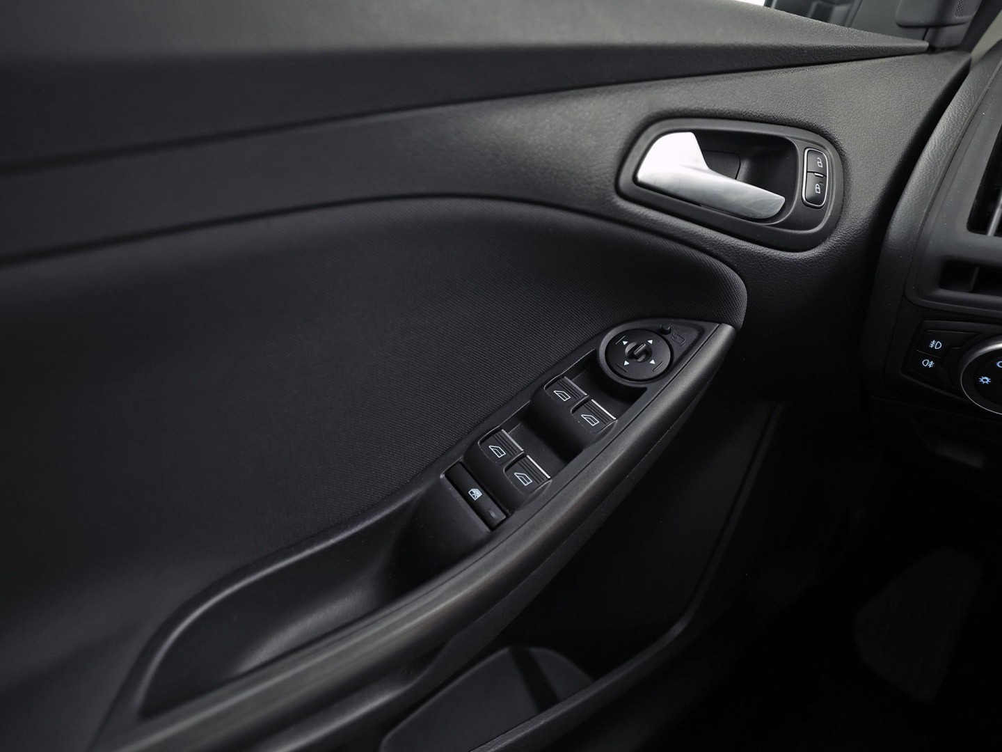 Ford Focus Wagon 1.0 Sport (APPLE CARPLAY, GROOT NAVI, CAMERA, CLIMATE, SPORTSTOELEN, TREKHAAK, CRUISE, NIEUWSTAAT)