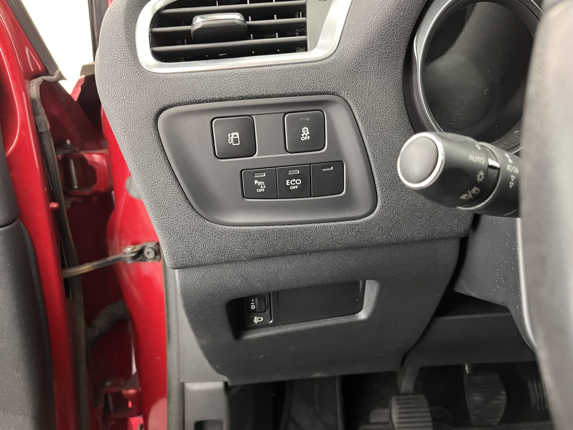 Citroën C4 1.6 e-HDi Ligne Business *PANO | NAVI-FULLMAP | COMFORT-SEATS | ECC | PDC | CRUISE | TOWBAR | 16"ALU*