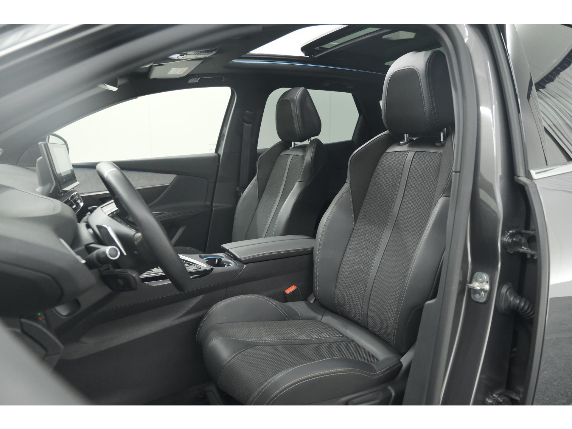 Peugeot 3008 HYbrid4 300 GT | Elektrisch Panoramadak | Dodehoekdetectie | Camera | Navigatie