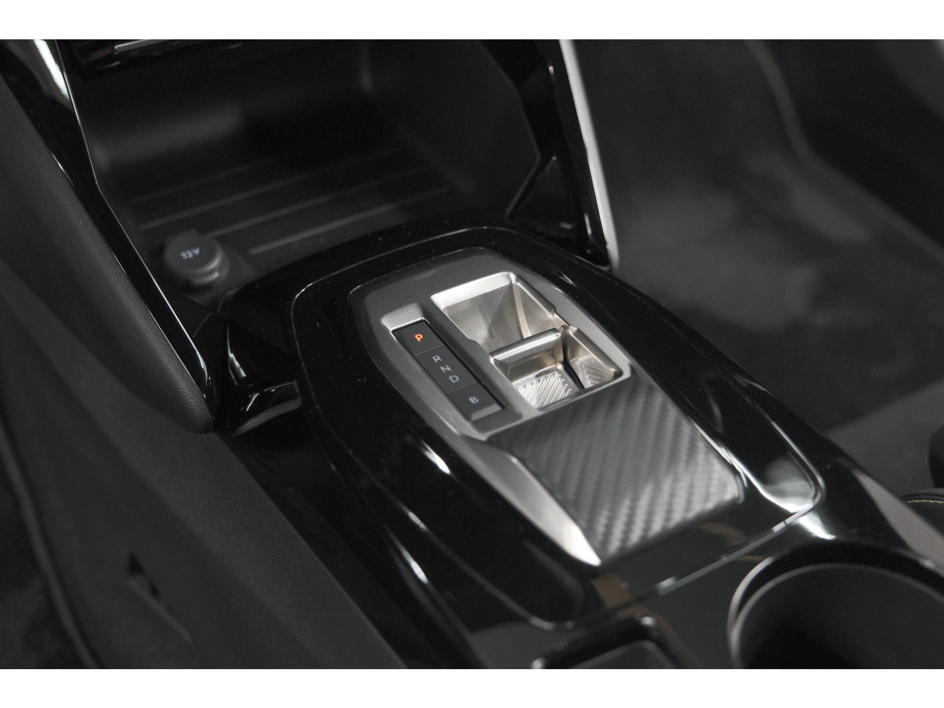 Peugeot e-2008 EV GT Avantage 54 kWh | 360 Camera | Massage Functie | Dodehoekdetectie | Stoelverwarming