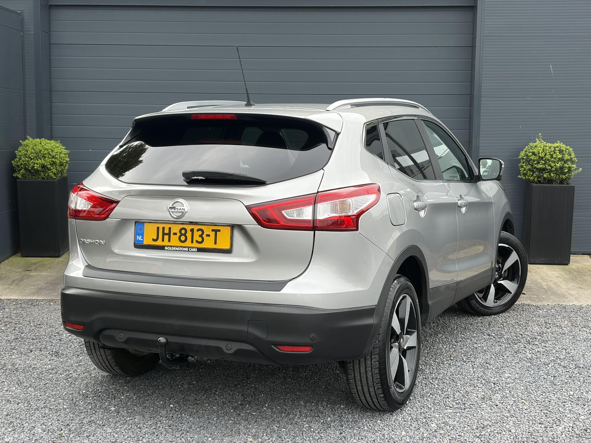 Nissan Qashqai 1.2 N-Connecta ✓Net beurt gehad✓360° Camera✓Navi✓Trekhaak✓Pano✓Pdc V+A✓Keyless✓18'Lm velgen✓Clima✓Cruise✓Rijstrooksensor✓116pk✓6 Bak✓N.A.P✓Apk tot 10-2027