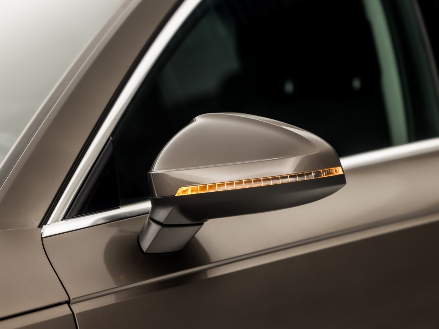 Audi A4 Avant 2.0 TFSI S-Line Sport 190Pk Automaat (NAVIGATIE, SFEERVERLICHTING, PLAT S-LINE SPORTSTUUR, GETINT GLAS, SPORTSTOELEN, CAMERA, TREKHAAK, NIEUWE APK, NIEUWSTAAT)
