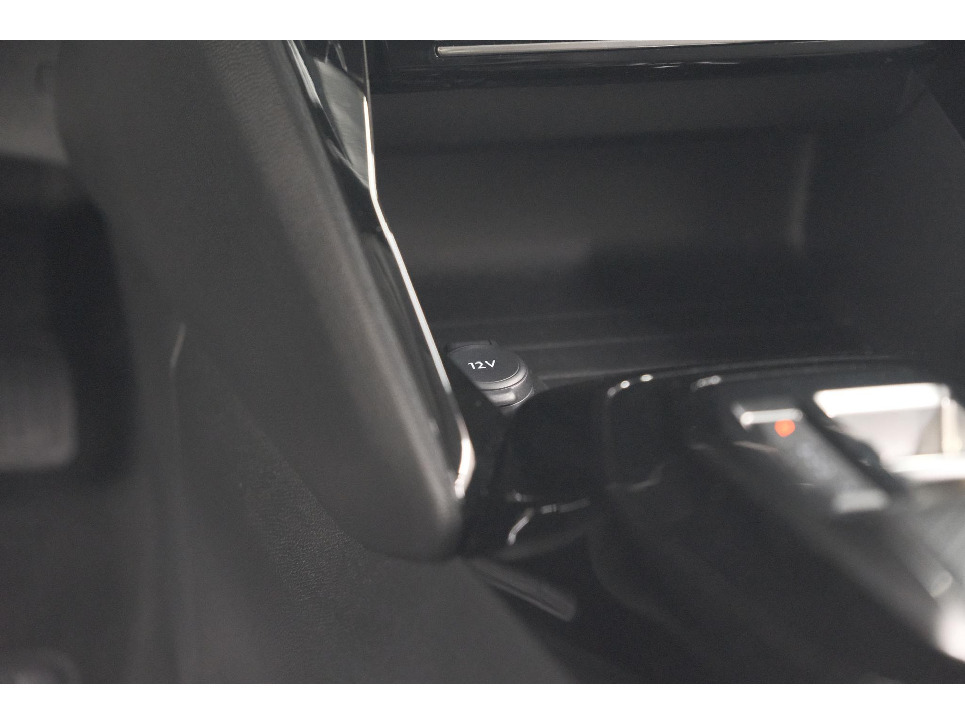 Peugeot 208 Hybrid 100 e-DCS6 Allure | Camera | Apple Carplay | Keyless Entry | Parkeersensoren