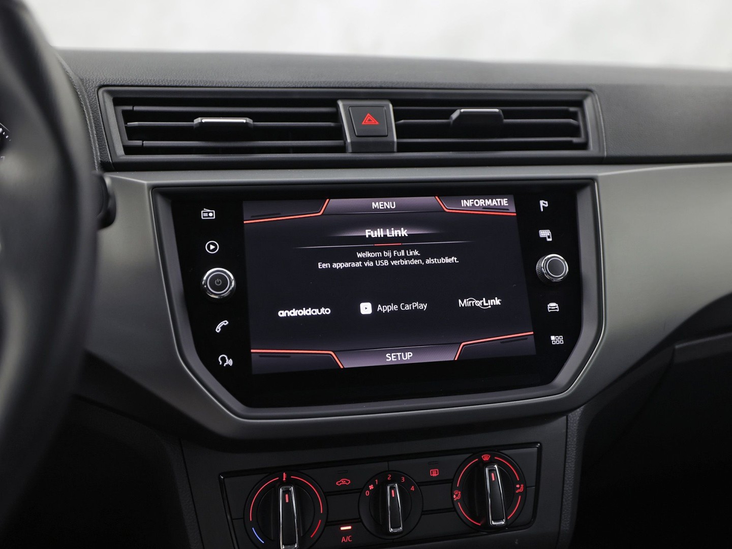 SEAT Ibiza 1.0 TSI Sport (GROOT NAVI, APPLE CARPLAY, GETINT GLAS, CAMERA, CRUISE, LM VELGEN, NIEUWE APK, NIEUWSTAAT)