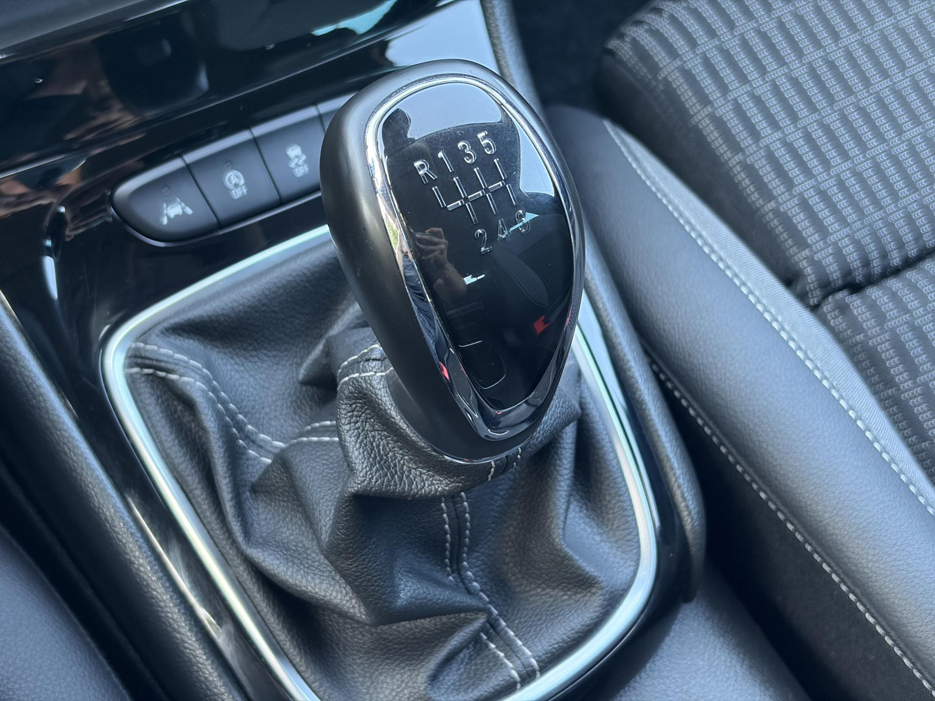 Opel Astra 1.2 Launch Elegance 2e Eigenaar,Camera,Stoelverw-Stuurverw,110pk,Navi,Carplay,Halfleder,Elekt.Stoel,6 Bak,Clima,Cruise,Lm velgen,Pdc V+A,N.A.P,Net beurt gehad,Apk tot 09-2028