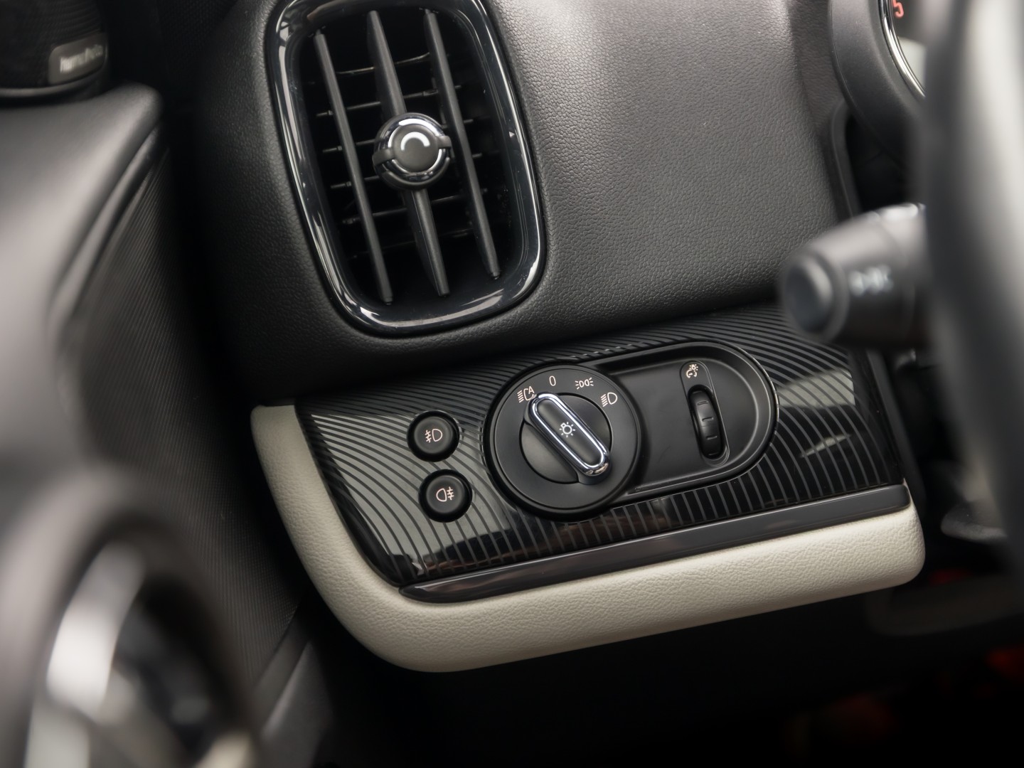 MINI Countryman 2.0 Cooper S John Cooper Works Chili 192Pk Automaat (PANORAMADAK, GROOT NAVI, LEDER, HARMAN/KARDON, CAMERA, STOELVERWARMING, SPORTSTOELEN, GETINT GLAS, NIEUWSTAAT)