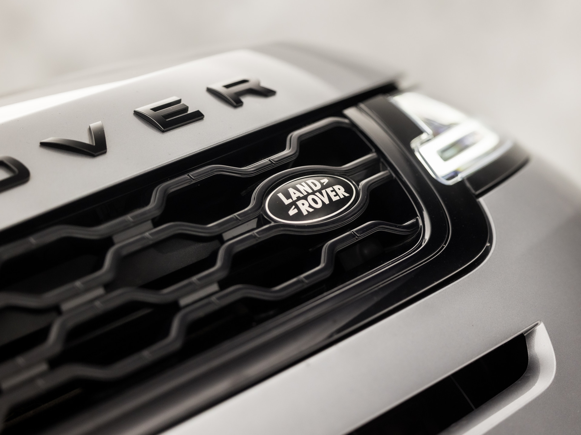 Land Rover Range Rover Evoque 1.5 P300e AWD R-Dynamic SE 309Pk Automaat (PANORAMADAK, APPLE CARPLAY, 360 CAMERA, MERIDIAN AUDIO, MEMORY SEATS, STUUR/STOELVERWARMING, ADAPTIVE CRUISE, VIRTUAL DASHBOARD, NIEUWSTAAT)