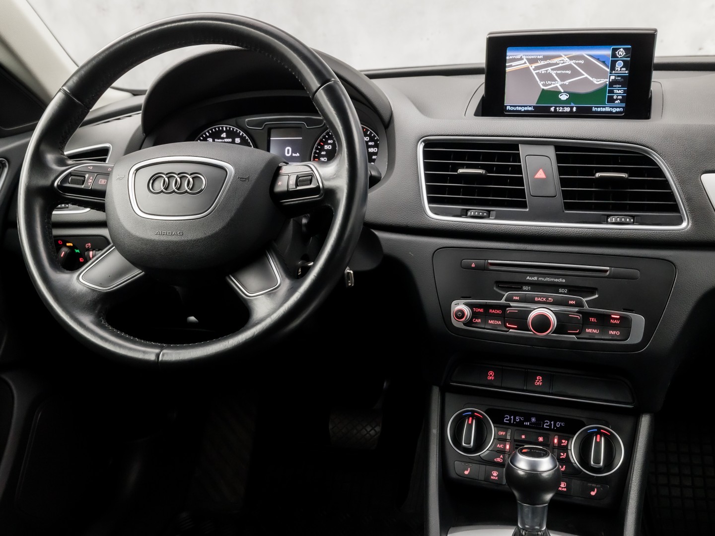 Audi Q3 1.4 TFSI Sport 150Pk Automaat (NAVIGATIE, CLIMATE, STOELVERWARMING, GETINT GLAS, SPORTSTOELEN, BLUETOOTH, NIEUWE APK, NIEUWSTAAT)