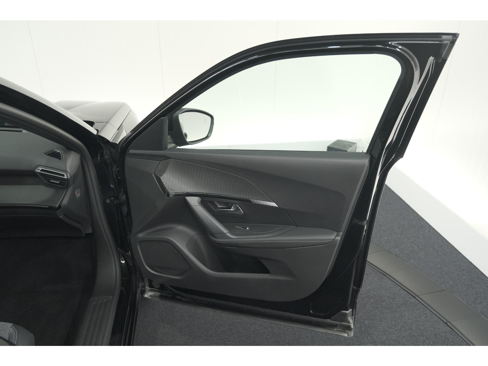 Peugeot 2008 1.2 Hybrid 145 Allure | 360 Camera | Adaptieve Cruise Control | Dodehoekdetectie | Apple Carplay