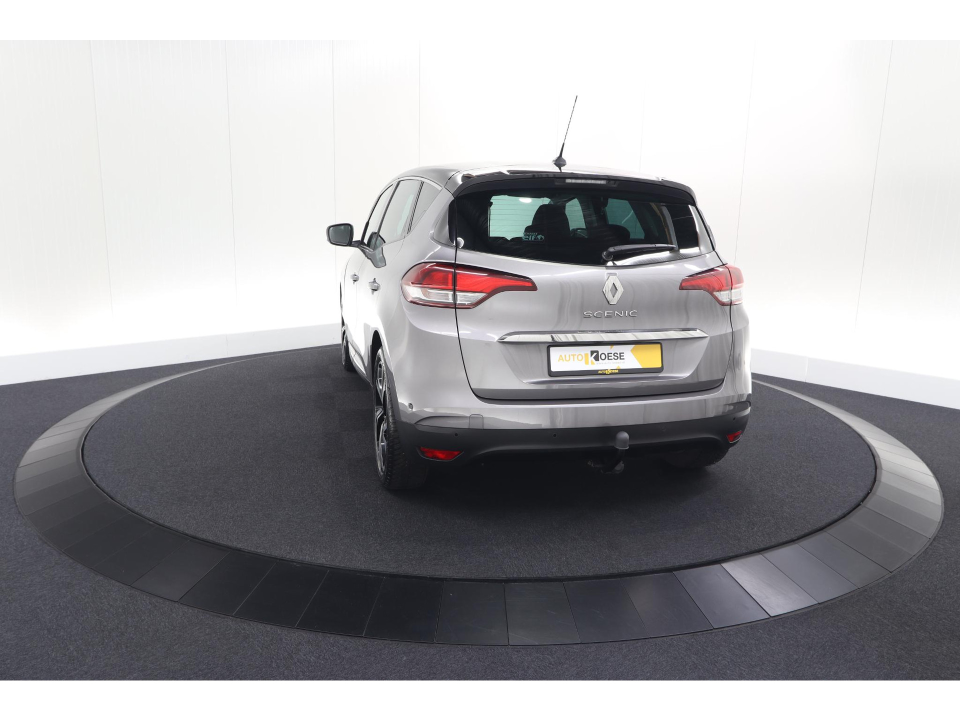Renault Scénic 1.3 TCe 140 EDC Intens | Trekhaak | Camera | Head-Up Display | Dodehoekdetectie