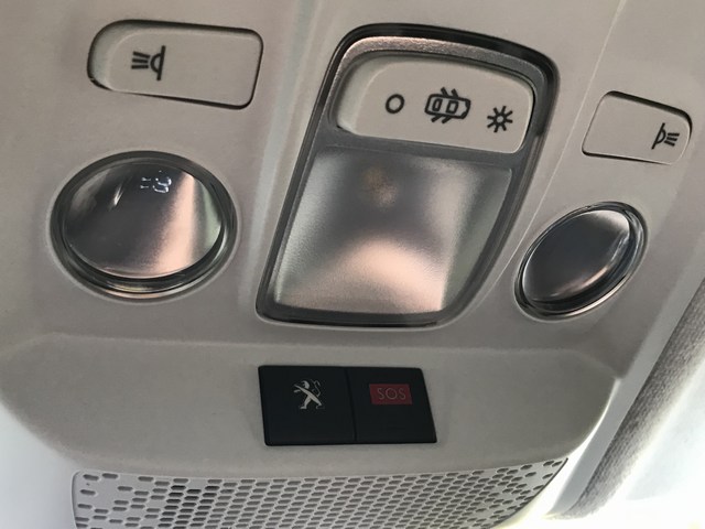 Peugeot 208 1.2 Automaat - V E R K O C H T