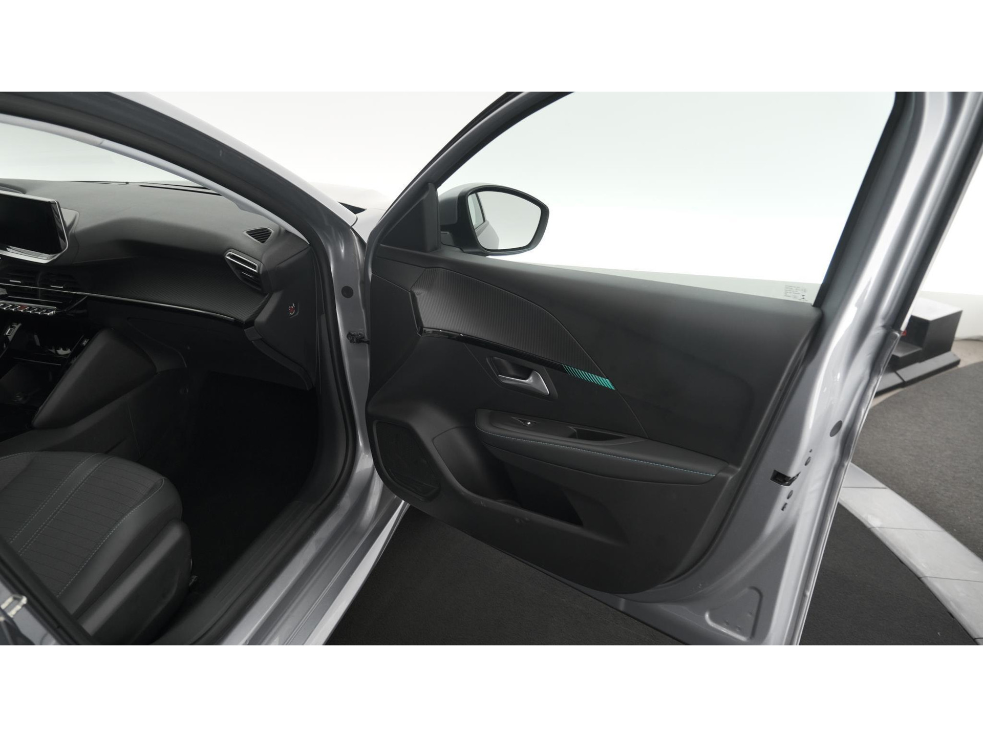 Peugeot 208 PureTech 100 EAT8 Allure | Parkeersensoren | Stoelverwarming | Apple Carplay | Climate Control