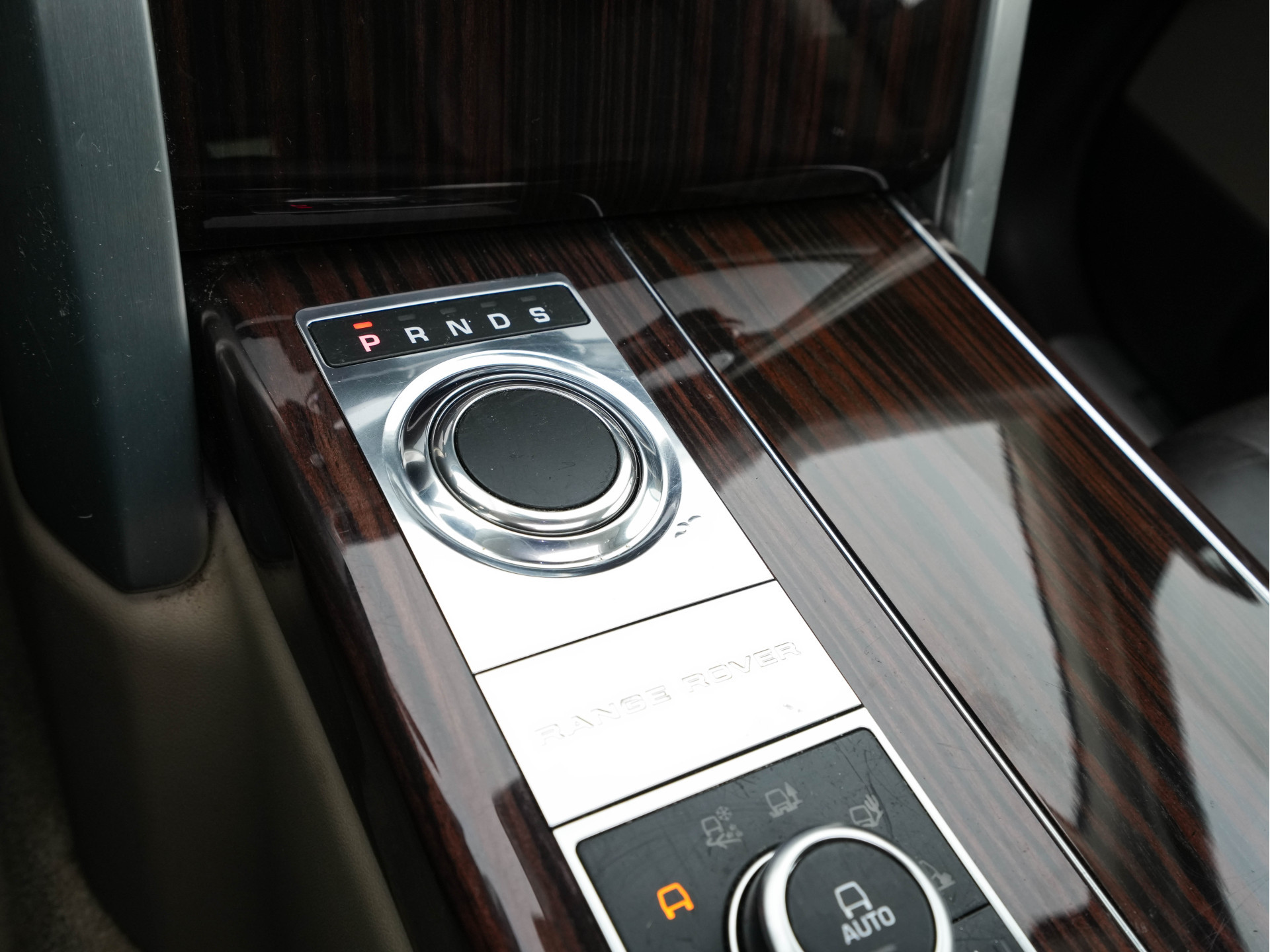 Land Rover Range Rover 4.4 SDV8 Vogue AWD Aut. *PANO | DIGI-COCKPIT | MERIDIAN-AUDIO | SURROUND-VIEW | MEMORY-PACK |  KEYLESS | OXFORD-FULL-LEATHER | BI-XENON | NAVI-FULLMAP | ECC | PDC | CRUISE | COMFORT-SEATS | 21"ALU*