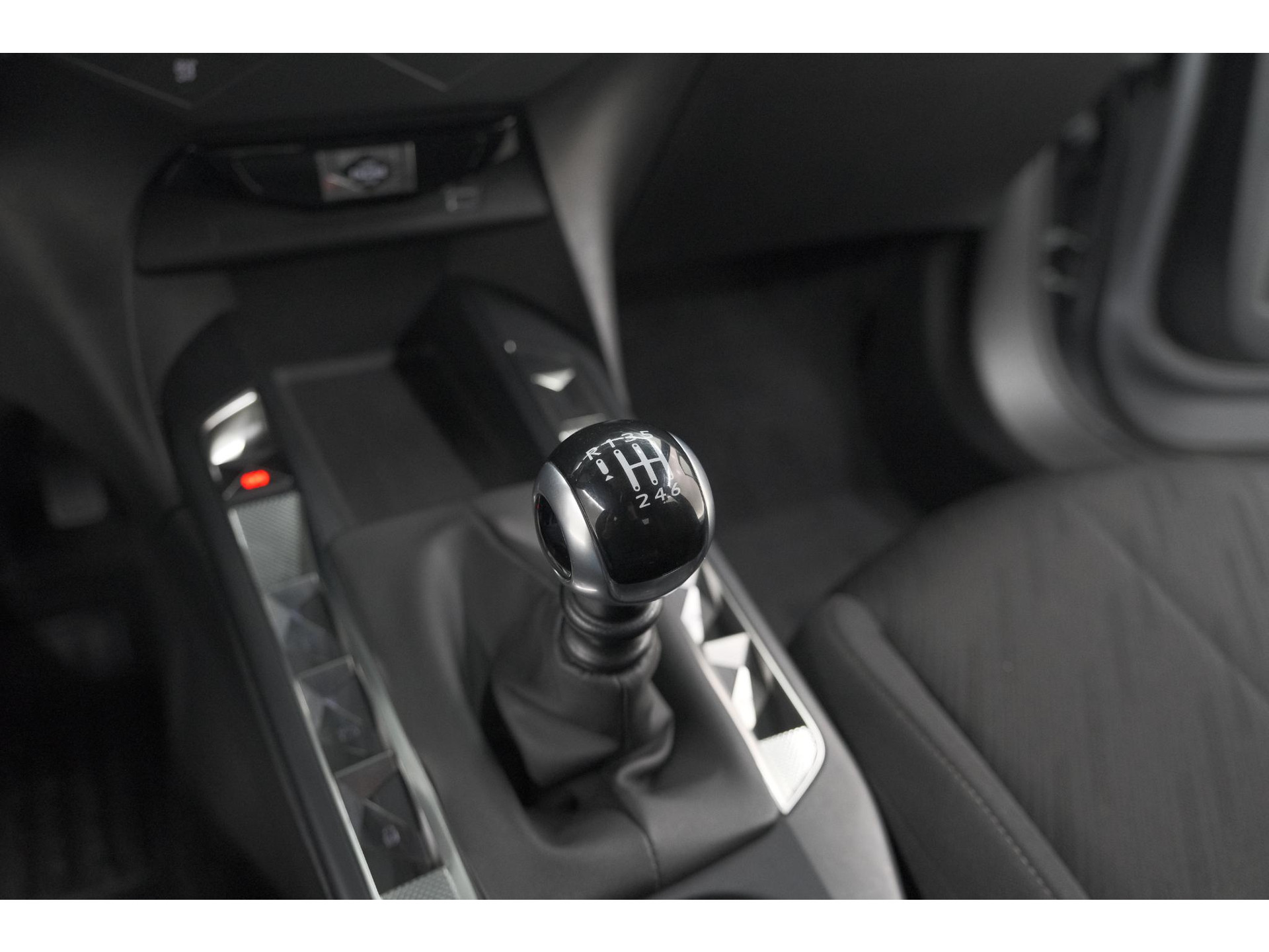 DS 3 Crossback PureTech 100 Montmartre | Parkeersensoren | Apple Carplay | Allseason Banden | Navigatie | Climate Control