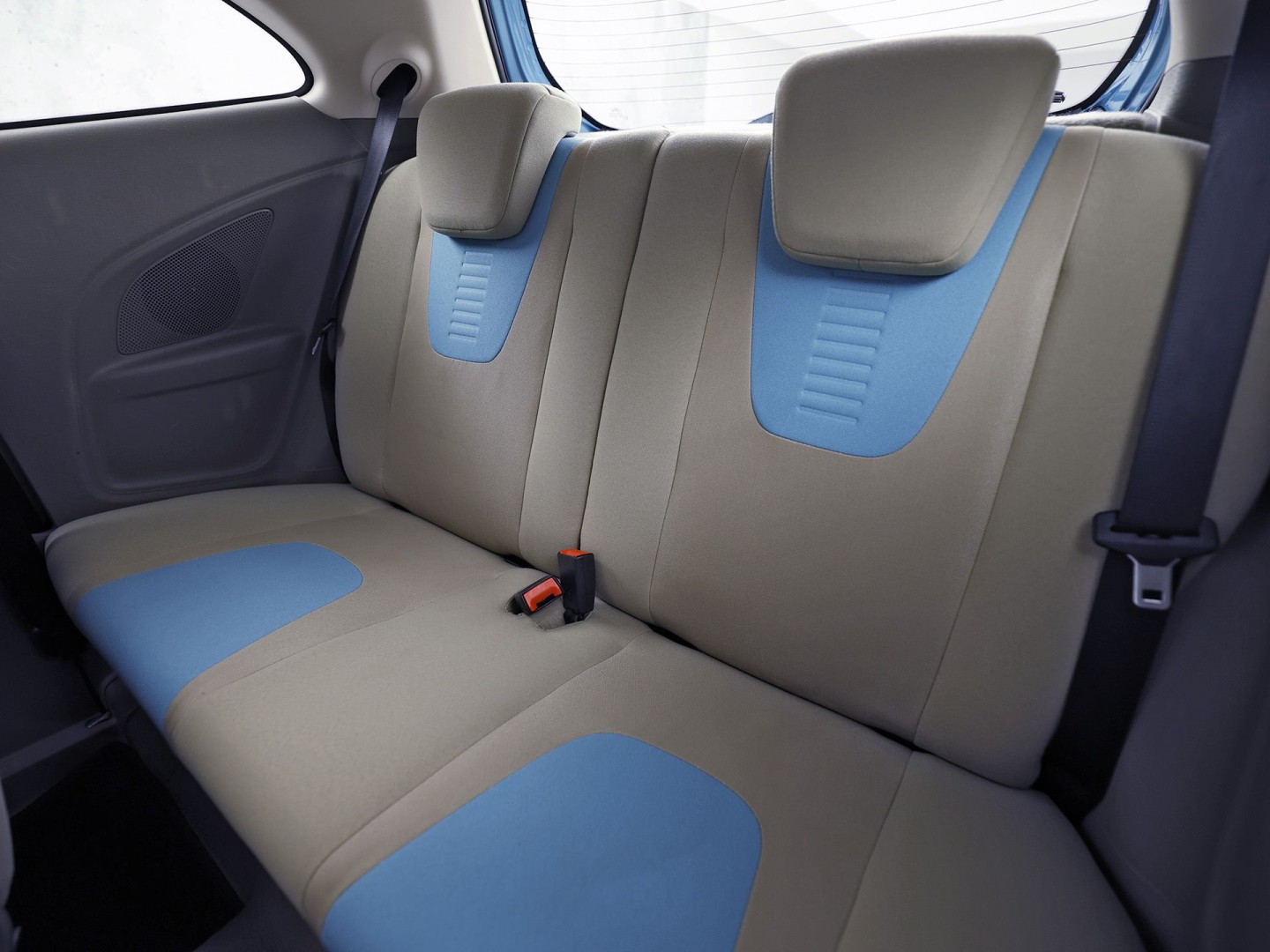 Ford Ka 1.2 Titanium (AIRCO, RADIO, SPORTSTOELEN, ELEK RAMEN, NIEUWE APK, NIEUWSTAAT)