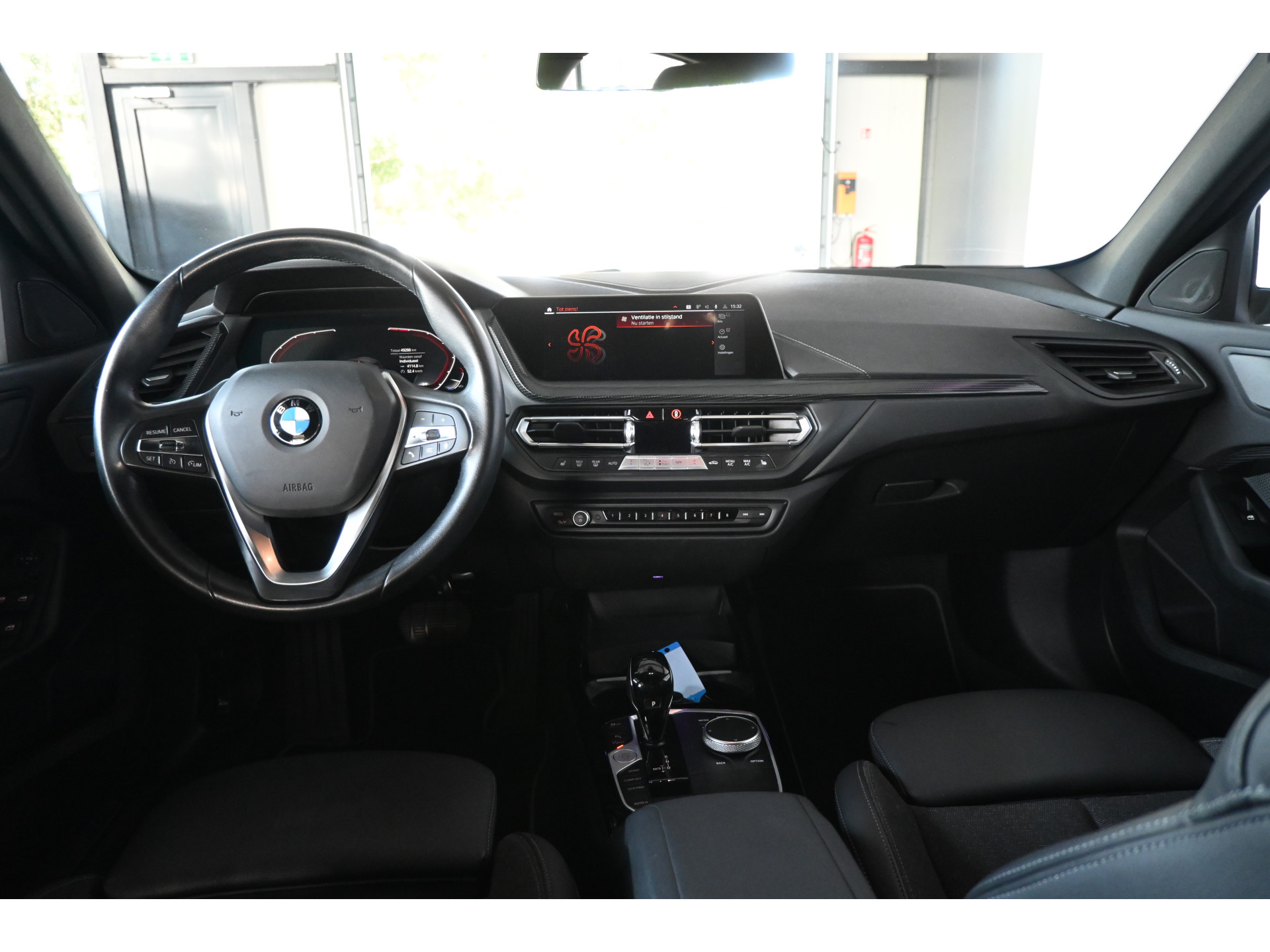 BMW 1-serie 118i High Executive Automaat Clima Virtual Cockpit LED Stoelverwarming CarPlay 100% Onderhouden! Inruil mogelijk!