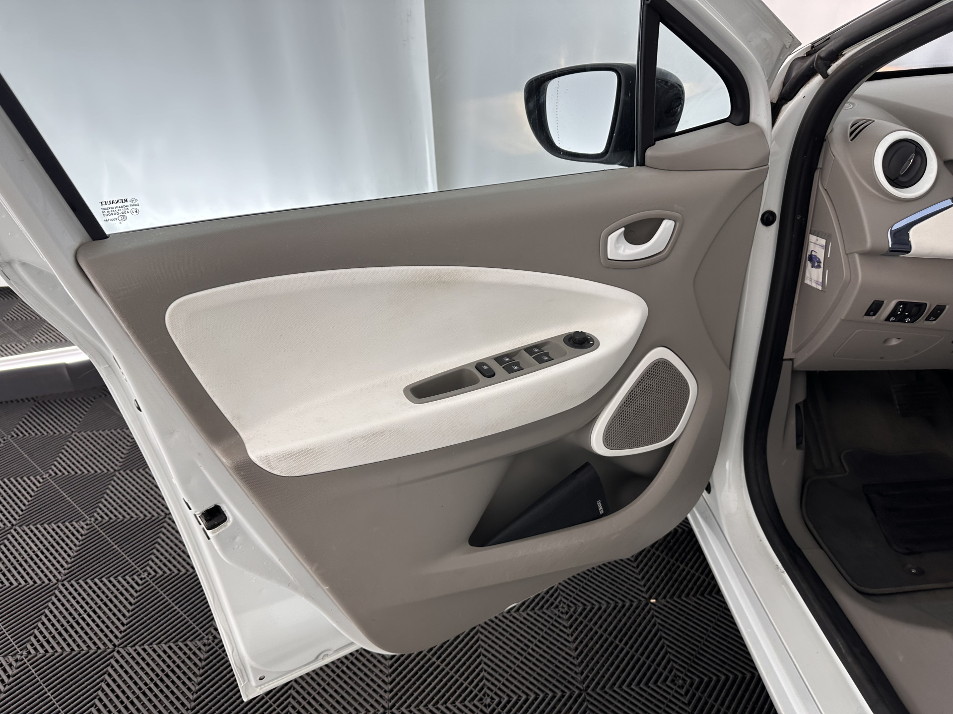 Renault ZOE Q210 Zen Quickcharge R-Link-Pack 22 kWh (ex Accu) [ 3-Fase ] Aut. *NAVI-FULLMAP | DIGI-COCKPIT | LED-LIGHTS | KEYLESS | COMFORT-SEATS | ECC | PDC | CRUISE | 17''ALU*