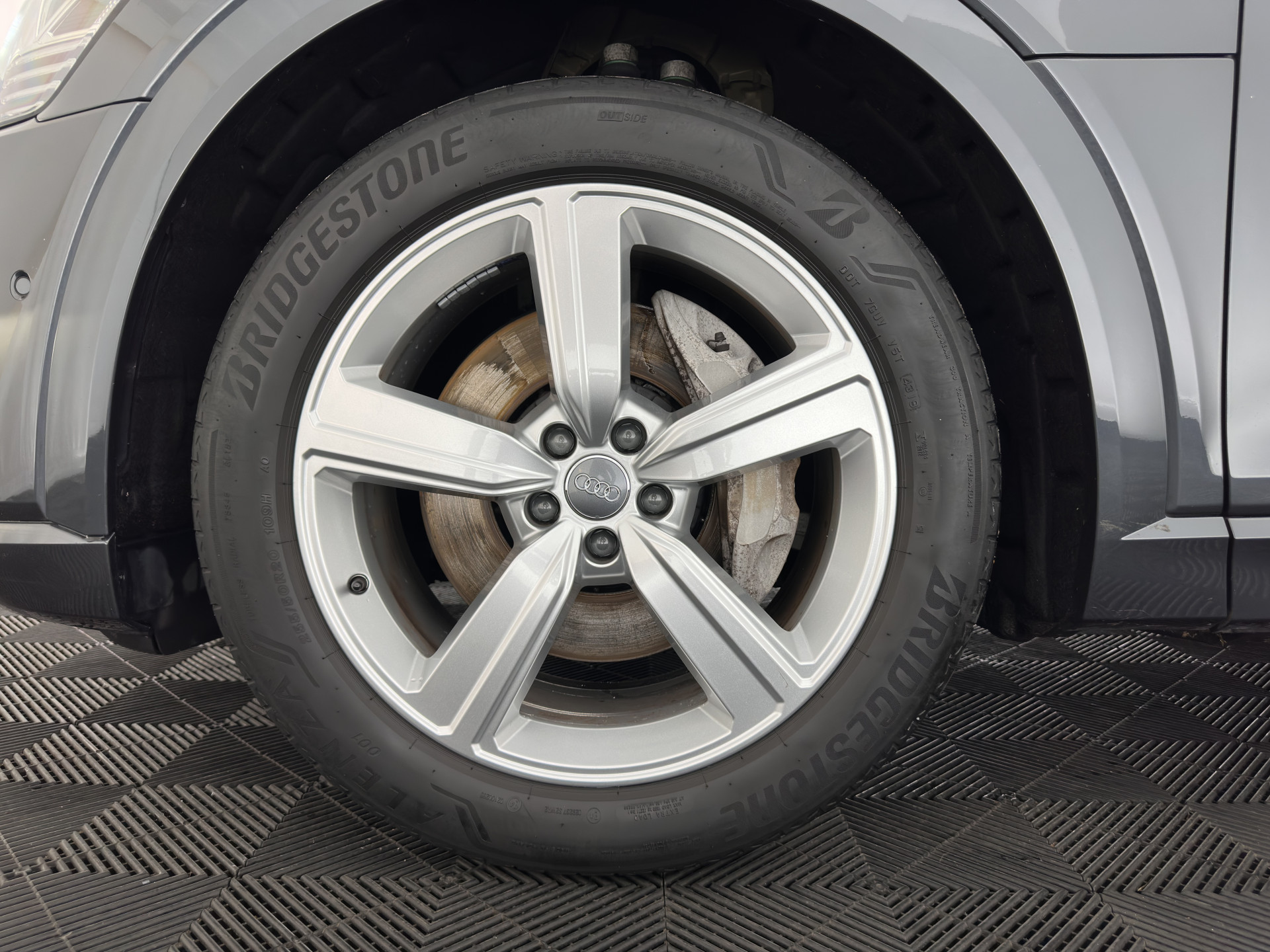 Audi e-tron 50 Quattro *ELECTRO-MOTOR AUDIBLE* Launch edition 71 kWh [ 3-Fase ] {SOH-100%} (INCL-BTW) Aut. *FULL-LED | DIGI-COCKPIT | NAVI-FULLMAP | HEATED-COMFORTSEATS | KEYLESS | AUDI-SOUND | SHIFT-PADDLES | ECC | PDC | CRUISE | 20''ALU*