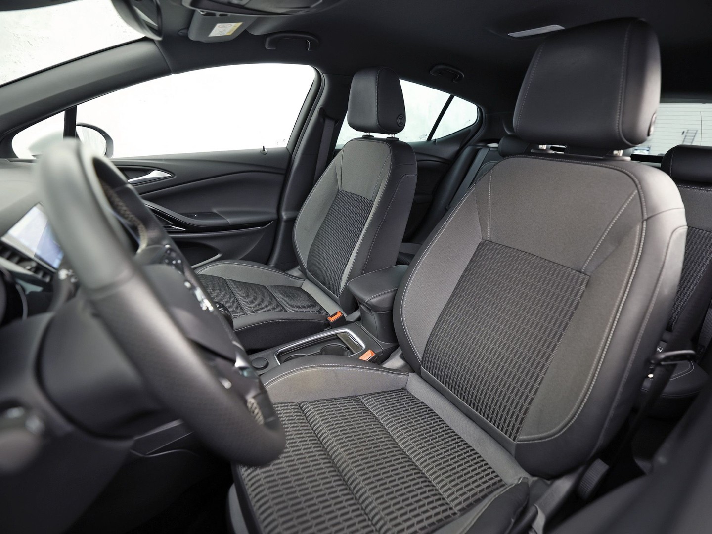 Opel Astra 1.2 Elegance (DIGITALE COCKPIT, APPLE CARPLAY, GROOT NAVI, CAMERA, CLIMATE, STUUR/STOELVERWARMING, SPORTSTOELEN, GETINT GLAS, TREKHAAK, ADAPTIVE CRUISE, NIEUWSTAAT)